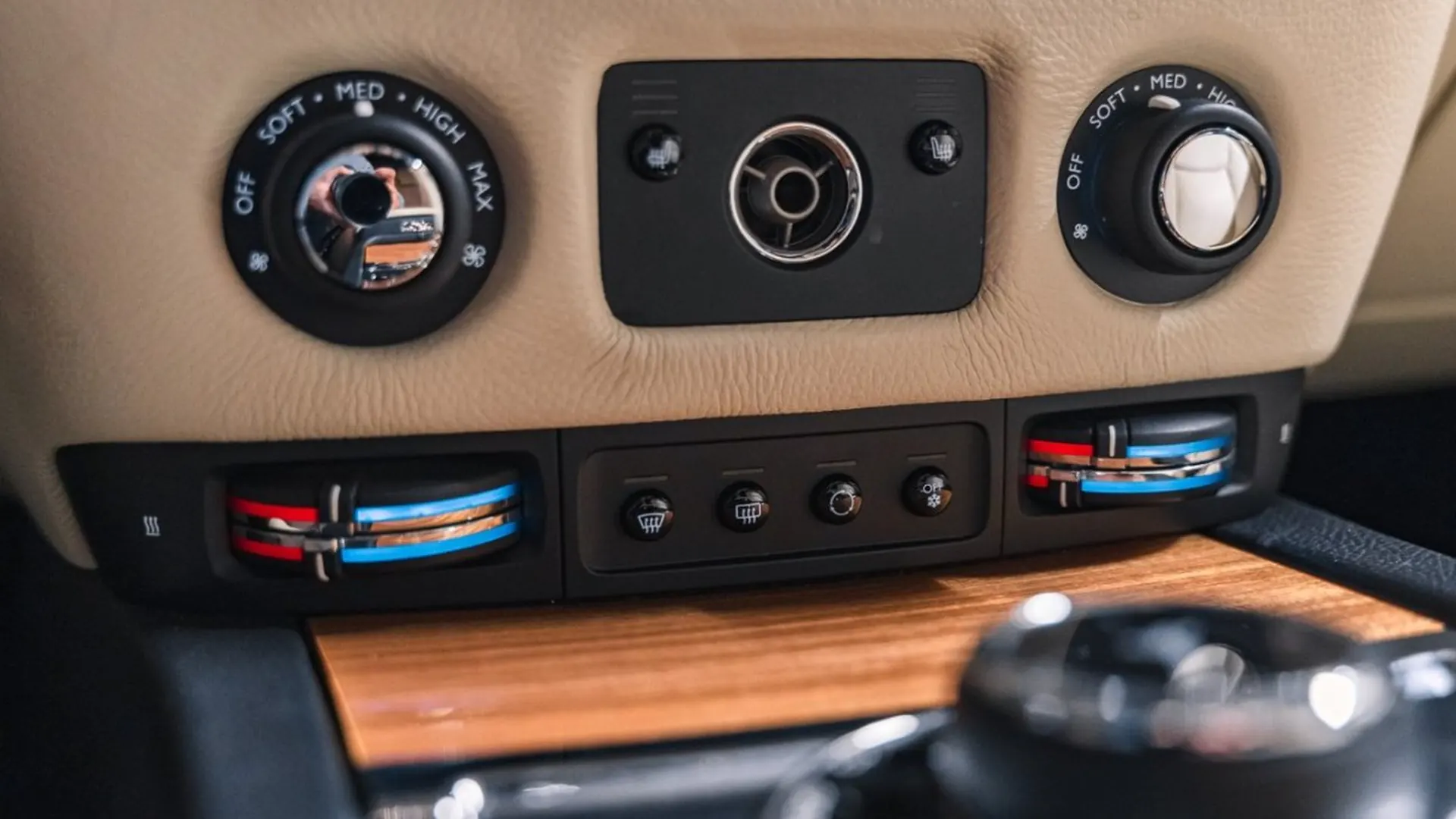 Rolls-Royce Ghost — photo 39