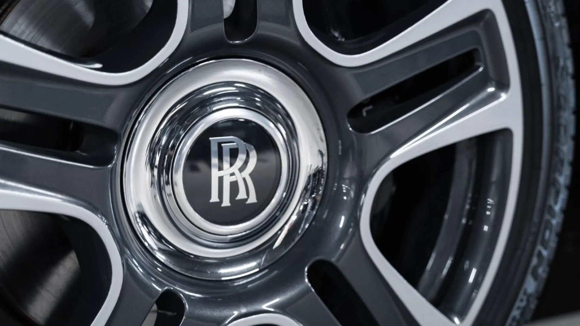 Rolls-Royce Ghost — photo 10