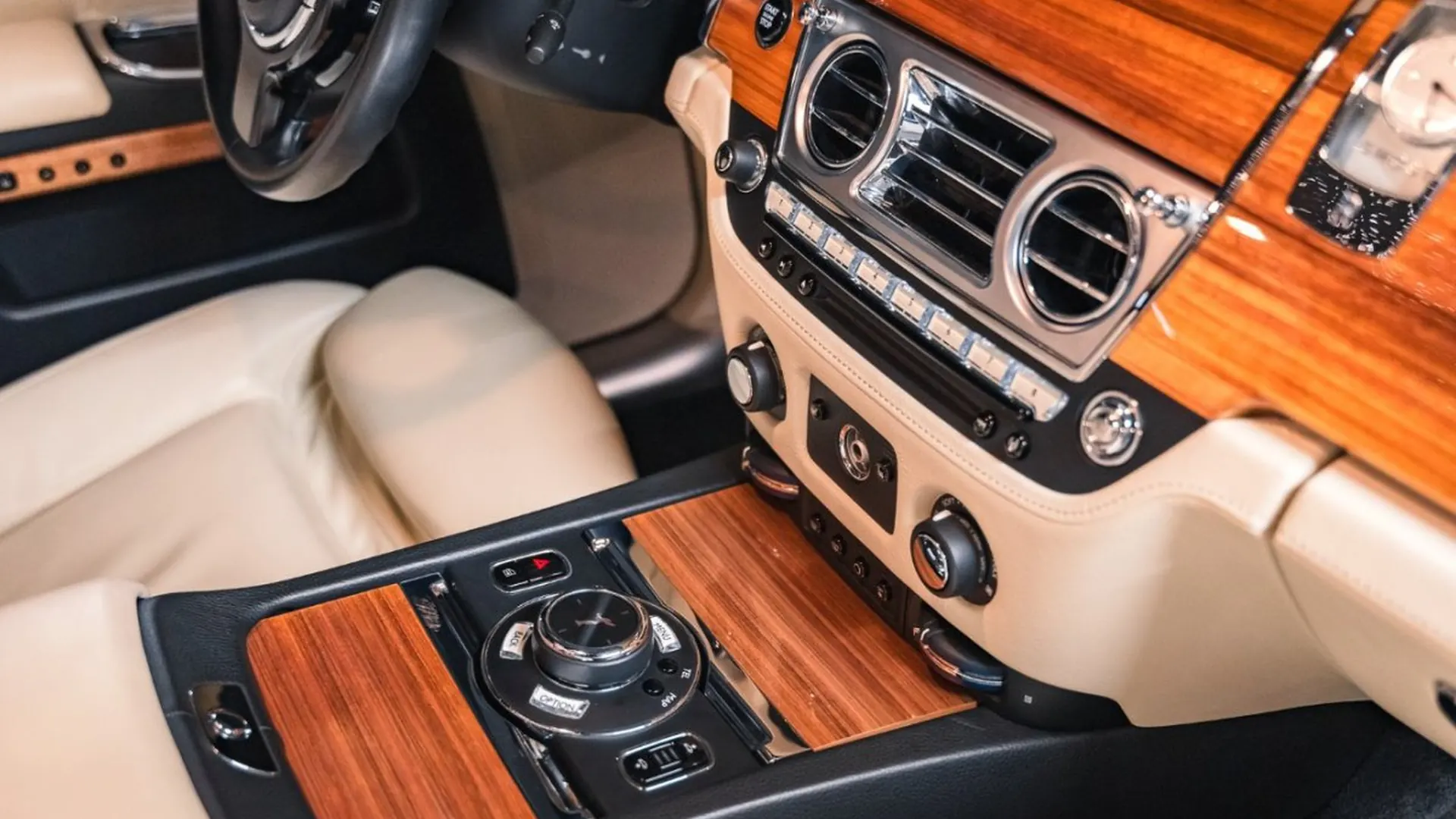 Rolls-Royce Ghost — photo 37