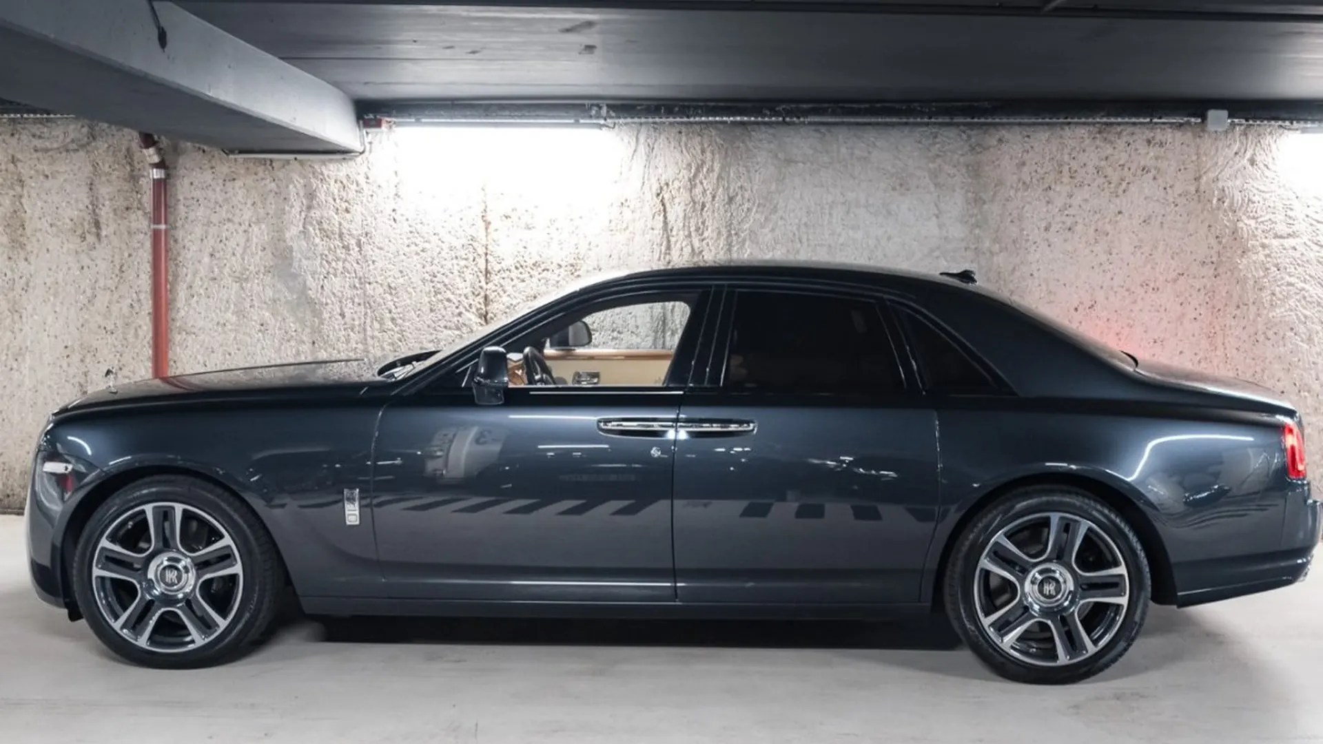 Rolls-Royce Ghost — photo 6