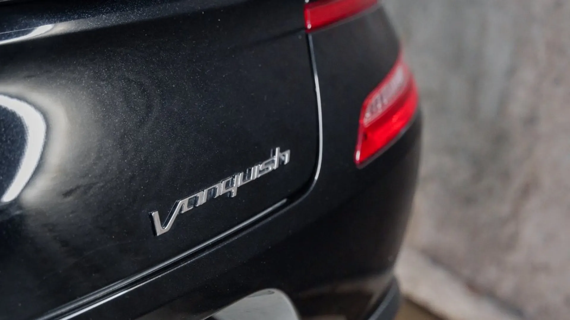 Aston Martin Vanquish — photo 17