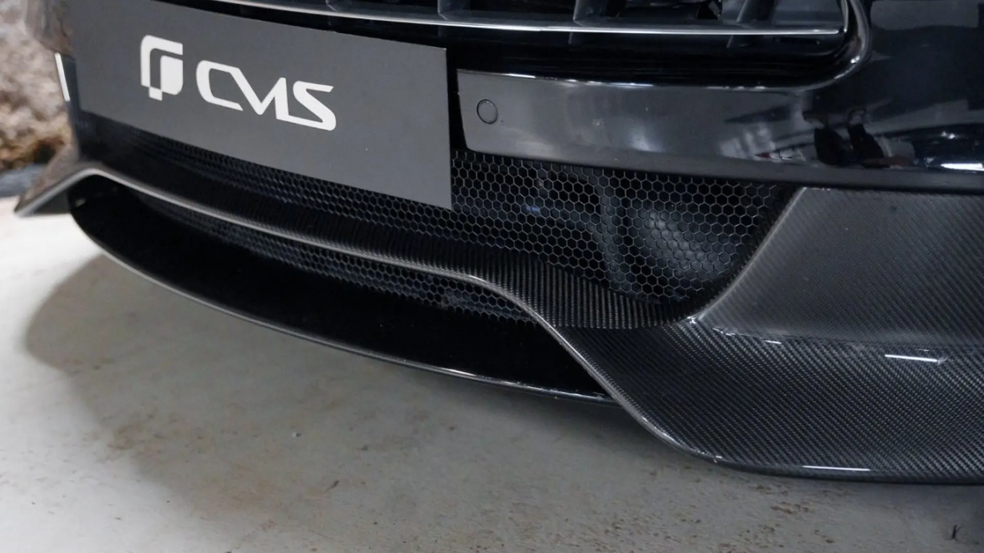 Aston Martin Vanquish — photo 7