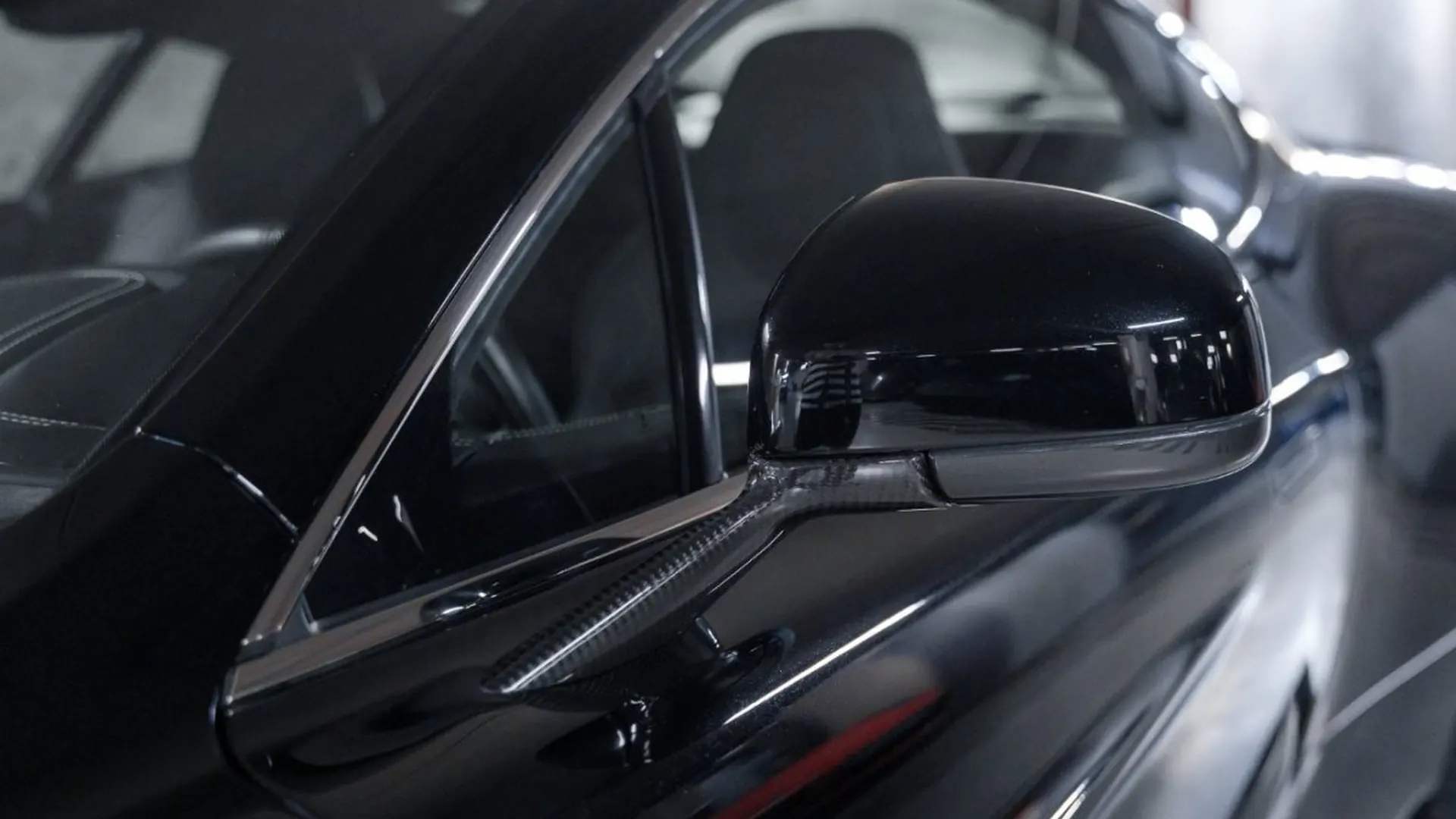Aston Martin Vanquish — photo 9