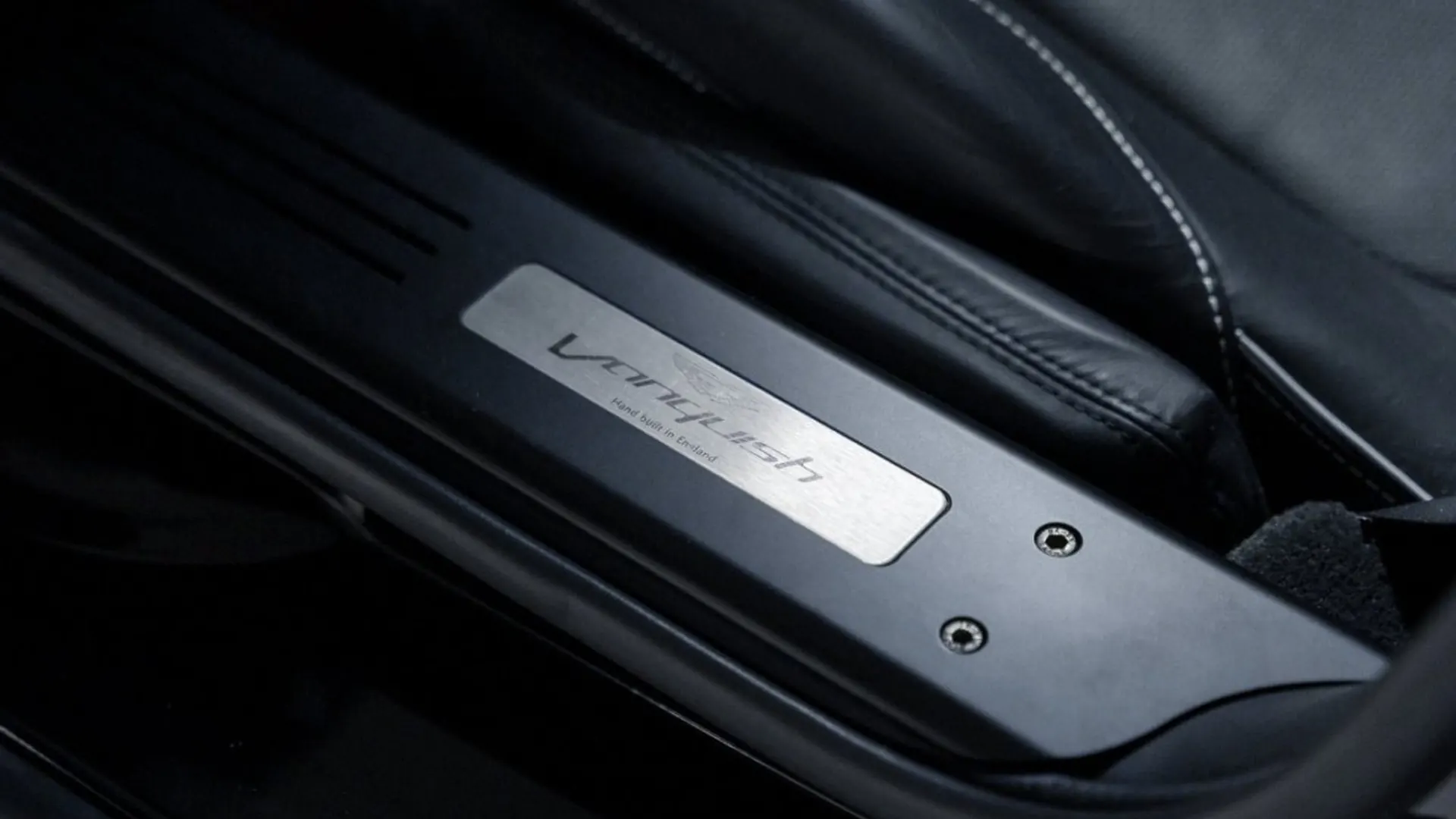 Aston Martin Vanquish — photo 23