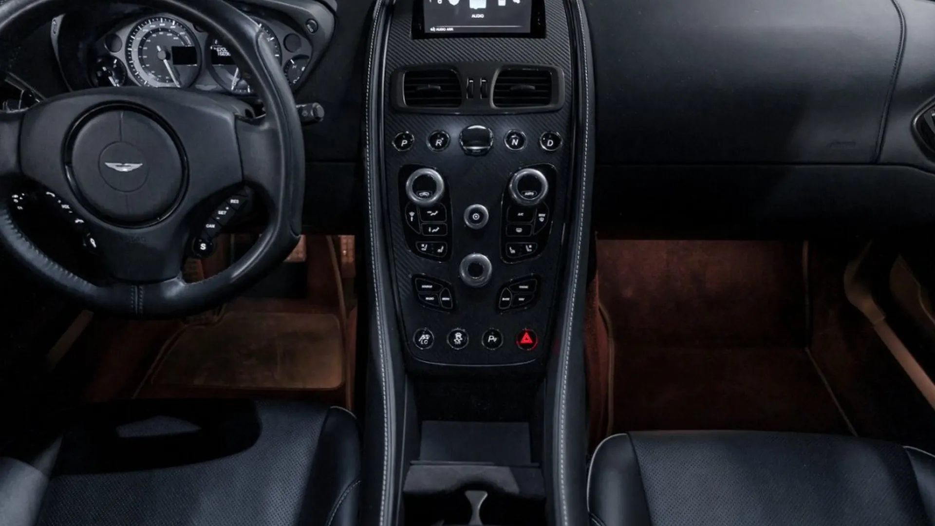 Aston Martin Vanquish — photo 31
