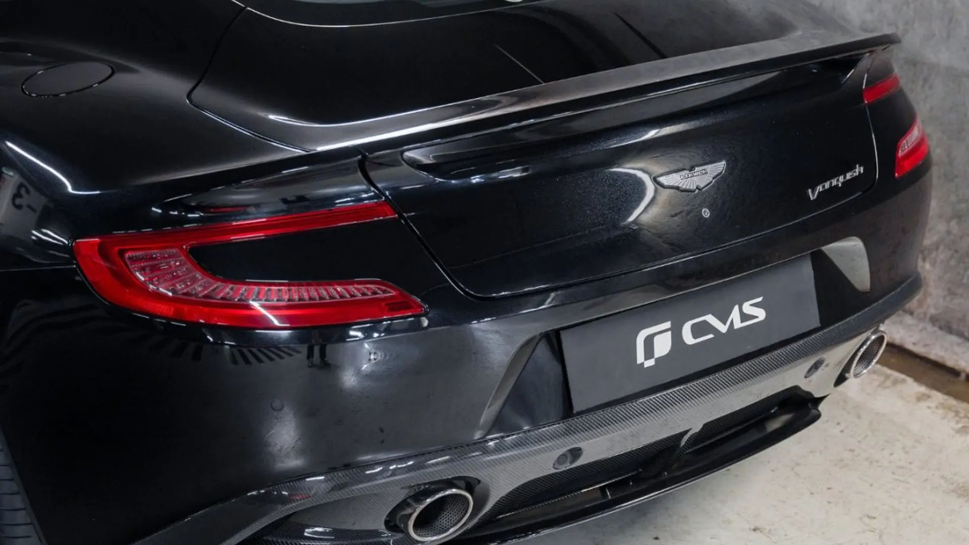 Aston Martin Vanquish — photo 15
