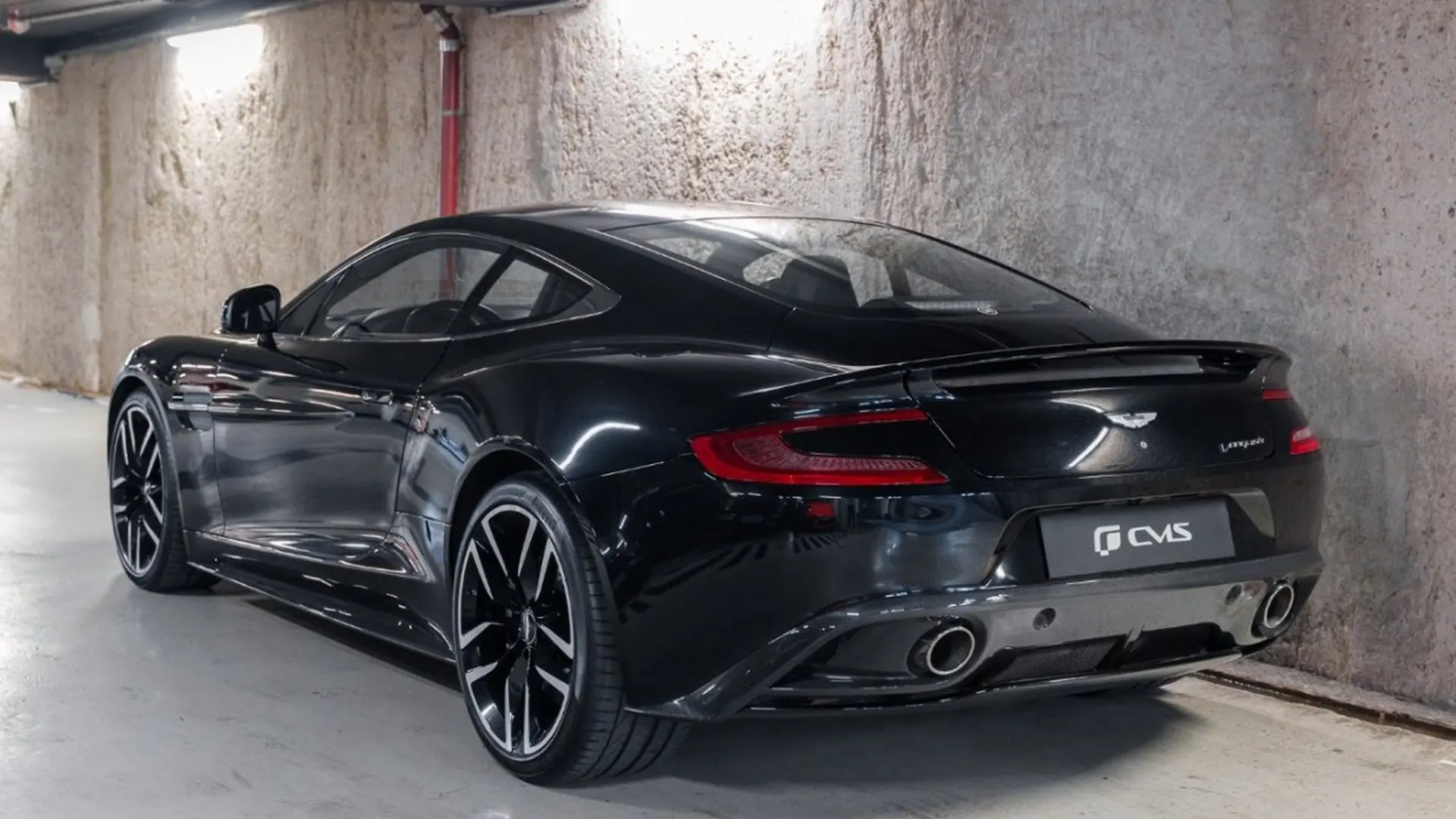 Aston Martin Vanquish — photo 14