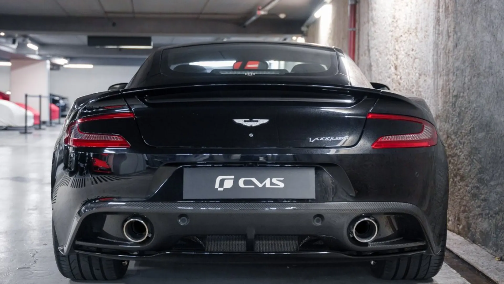 Aston Martin Vanquish — photo 19