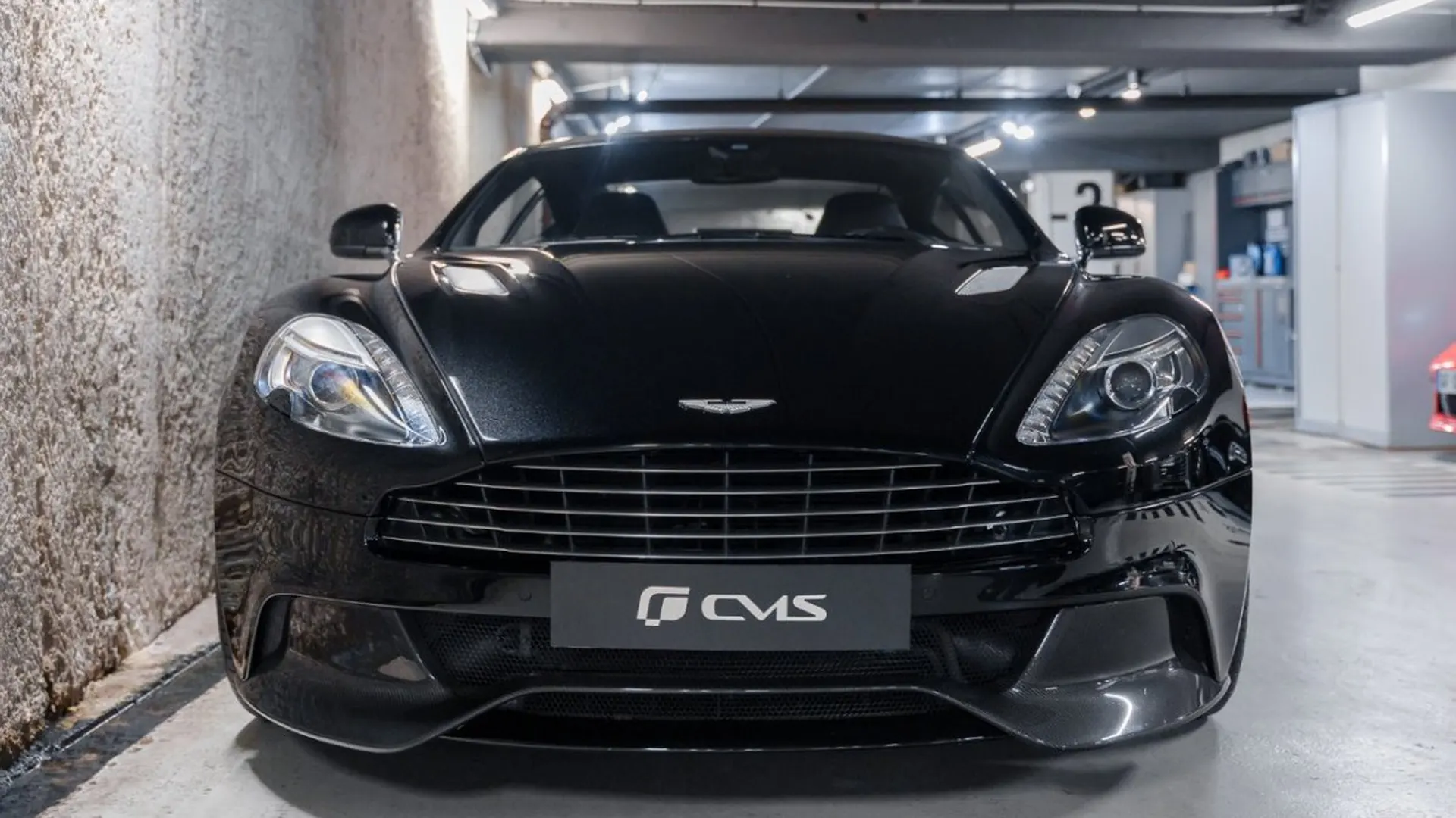 Aston Martin Vanquish — photo 2