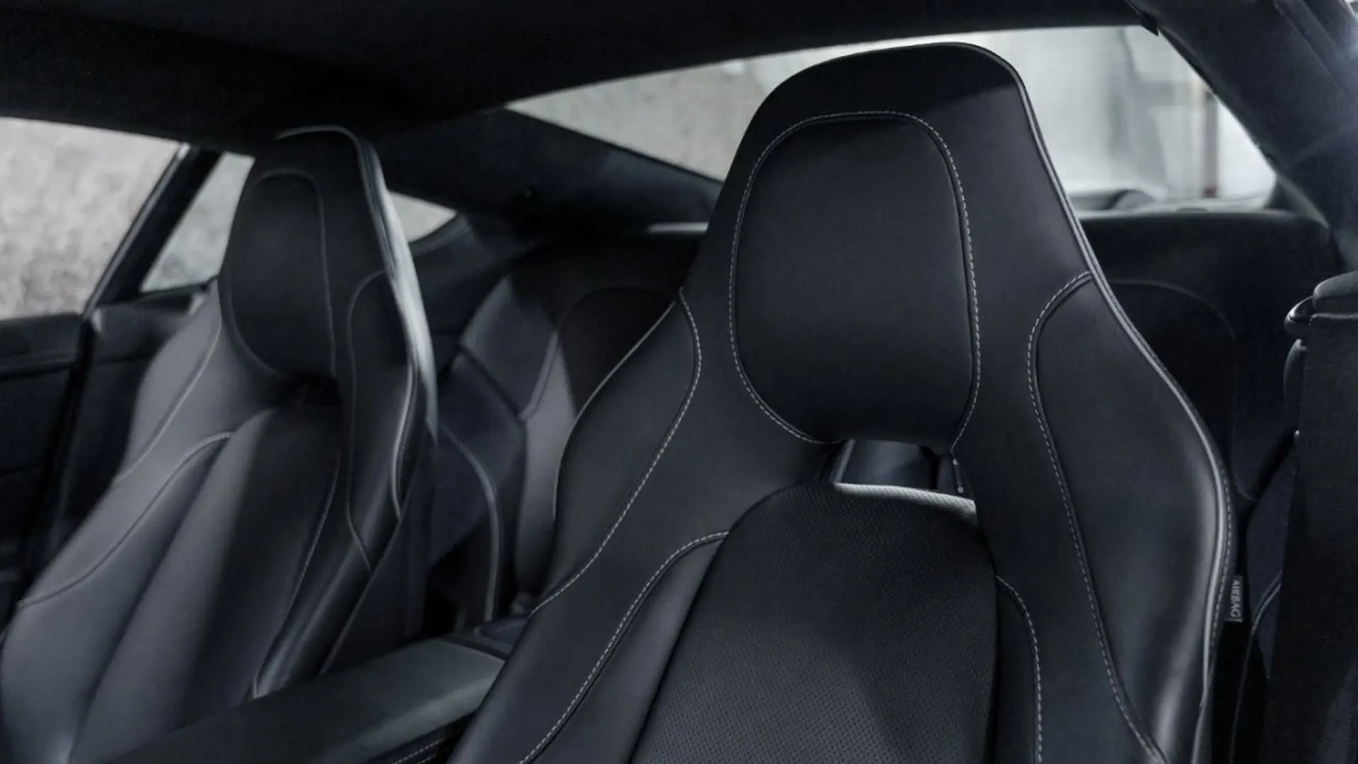 Aston Martin Vanquish — photo 26