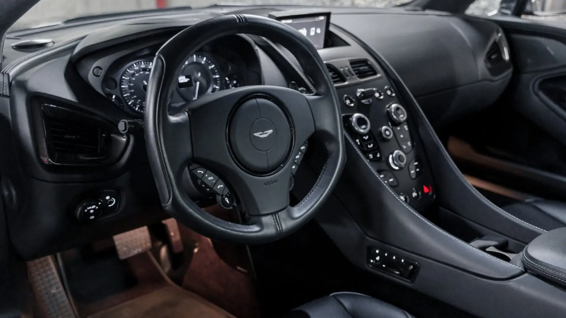 Aston Martin Vanquish — photo 27
