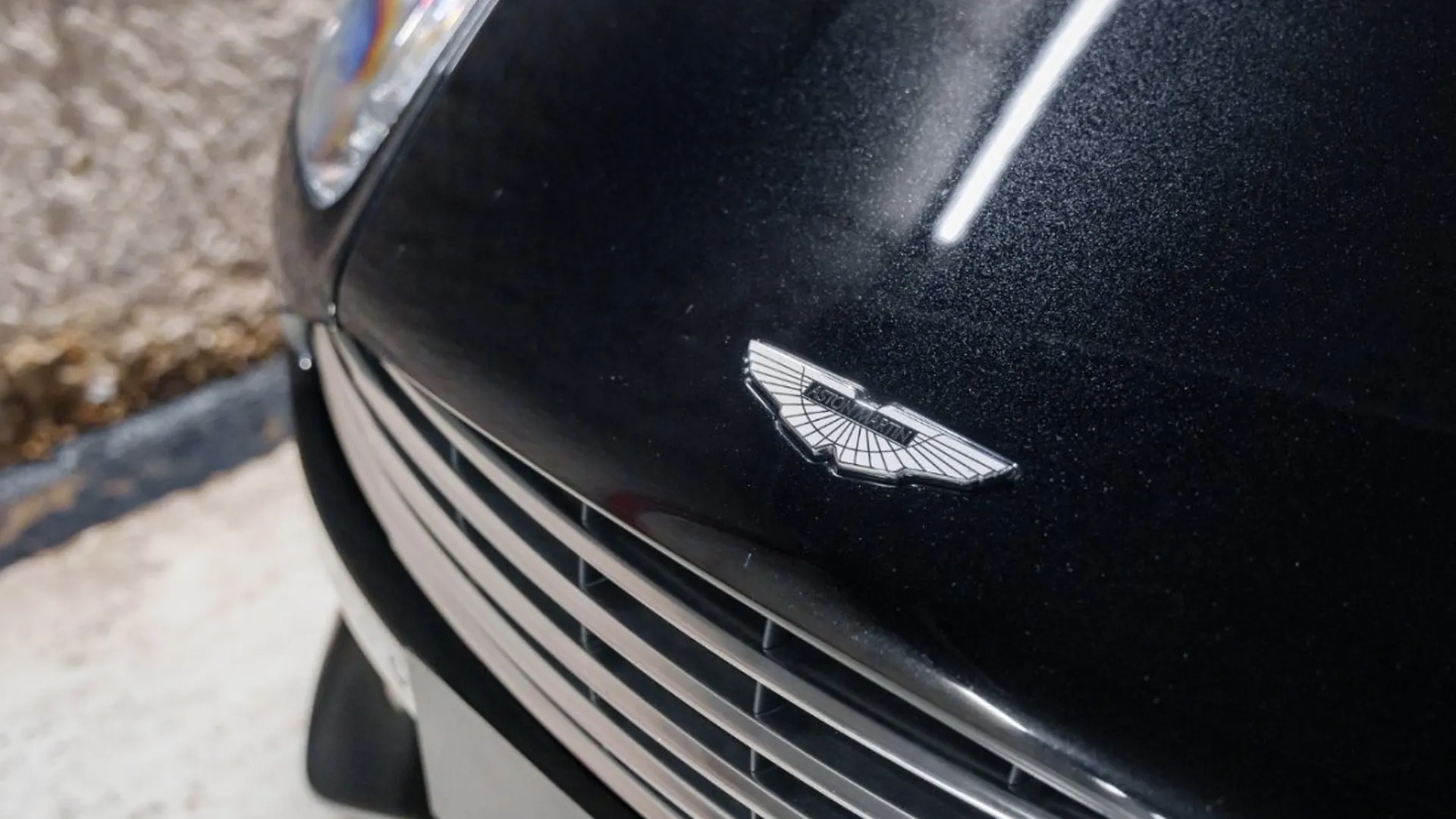 Aston Martin Vanquish — photo 6