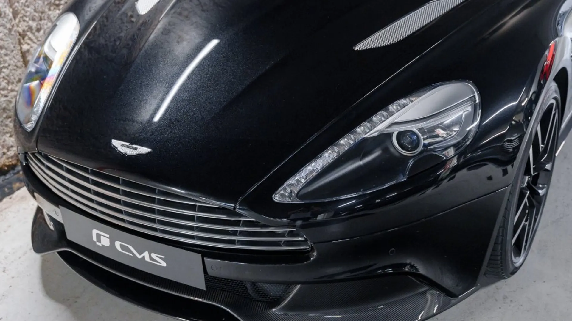 Aston Martin Vanquish — photo 4