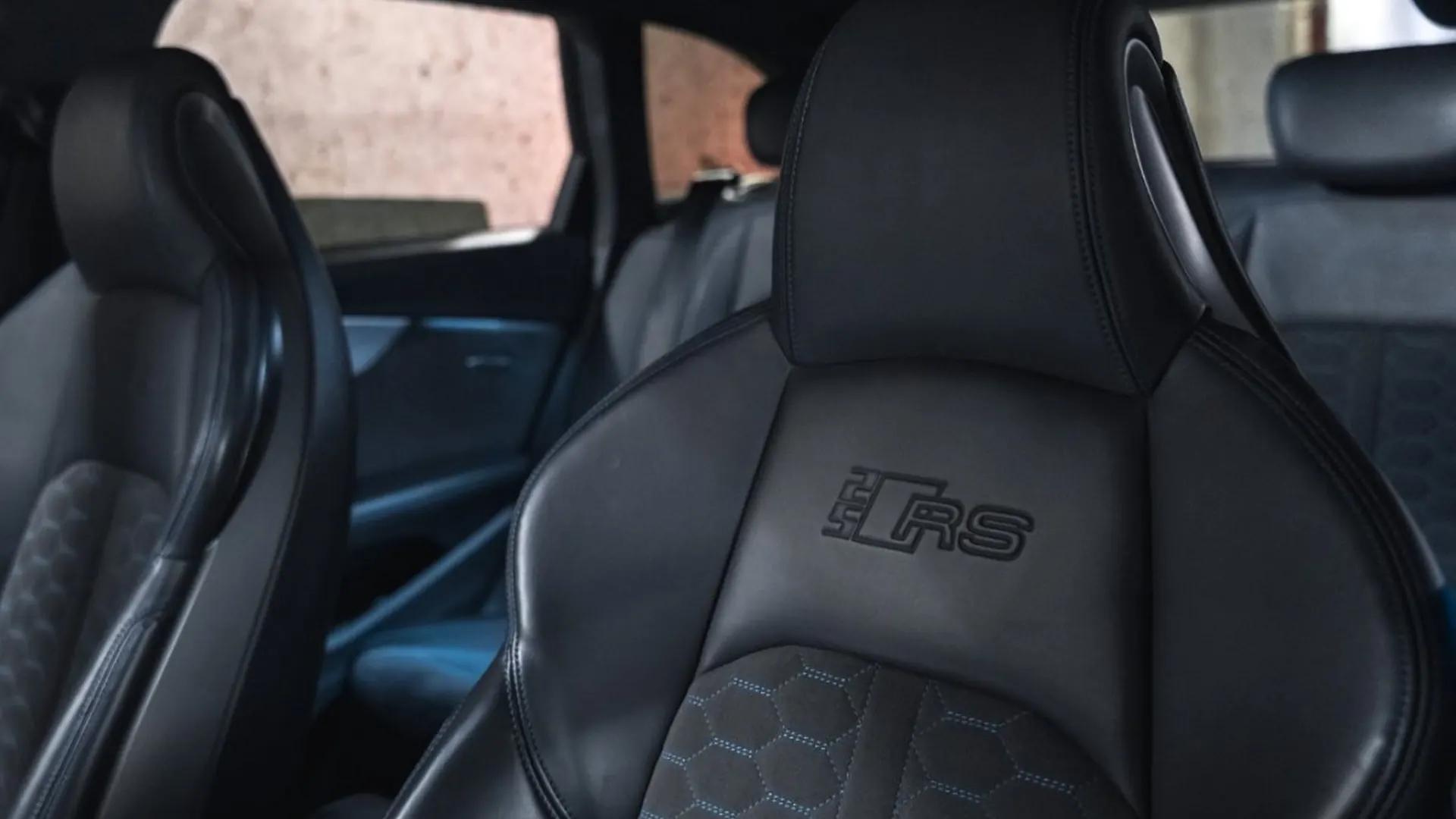 Audi RS4 — photo 29