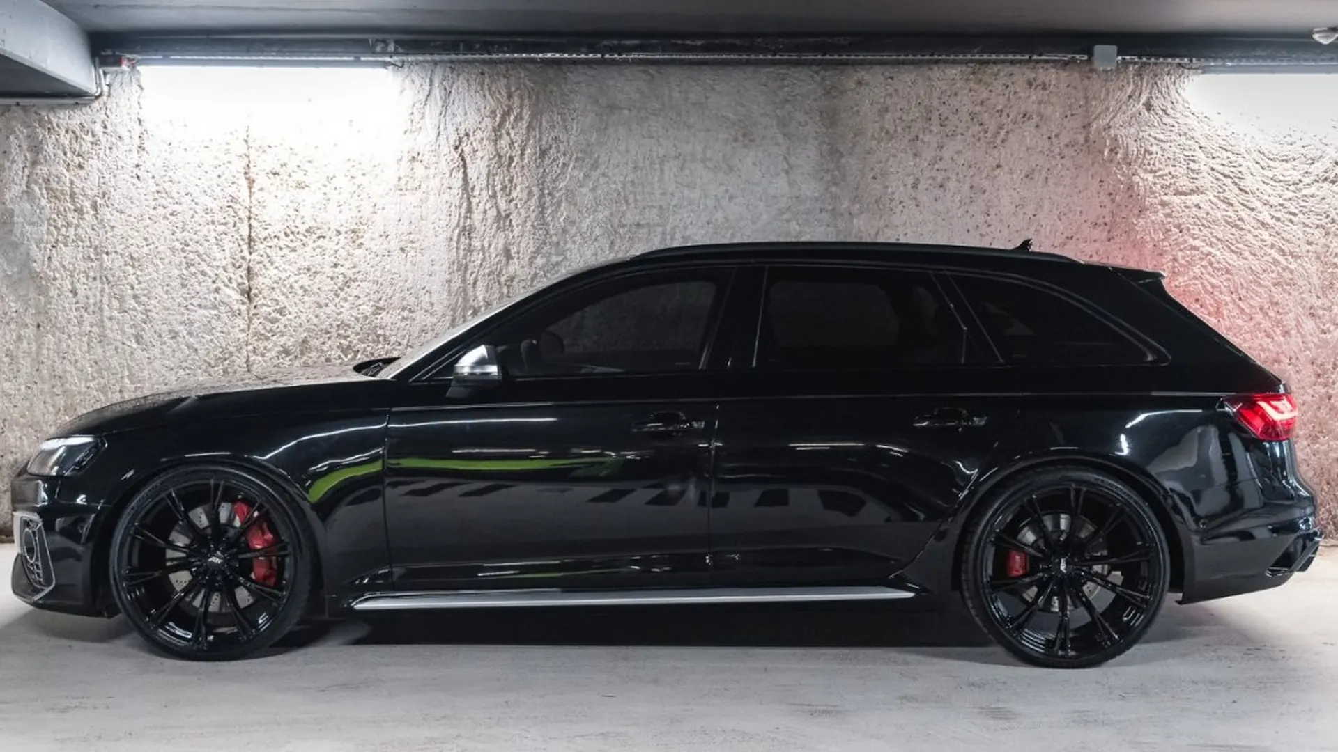 Audi RS4 — photo 8