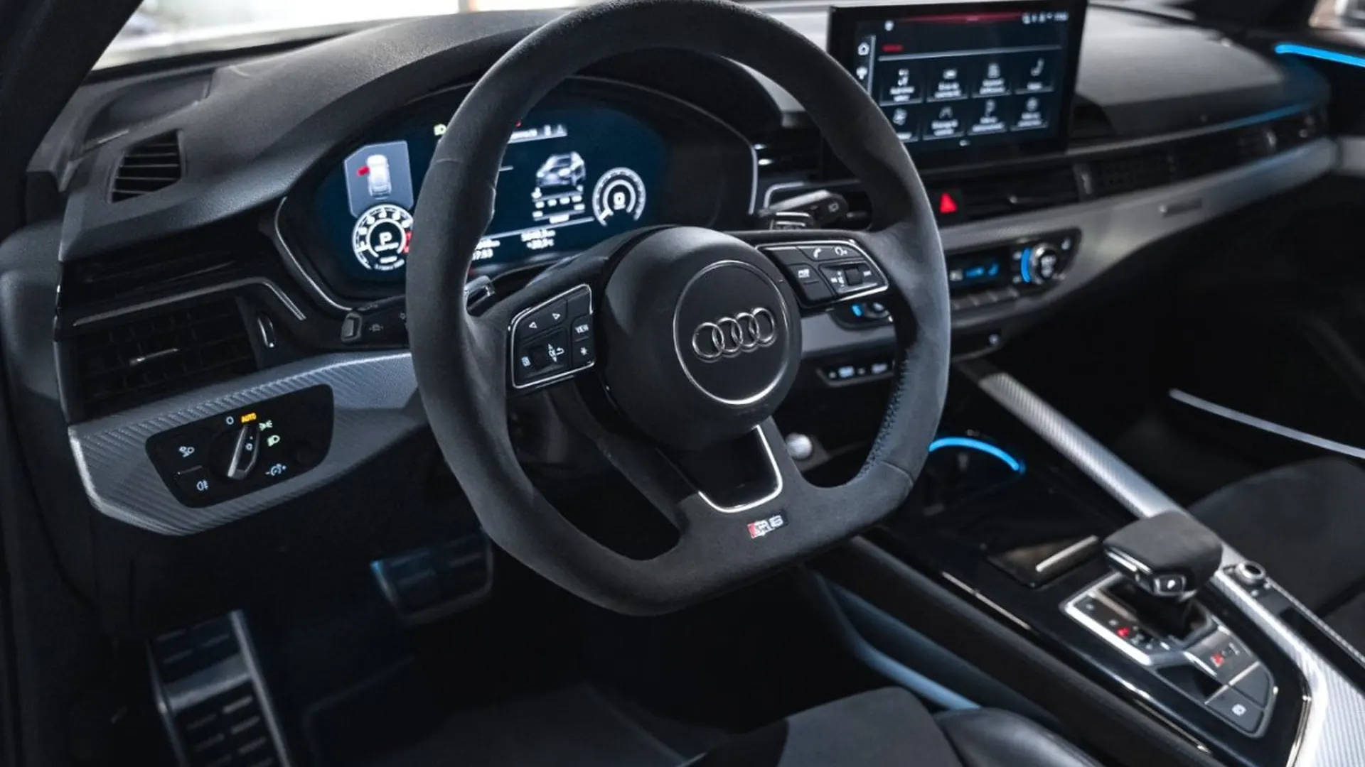 Audi RS4 — photo 32