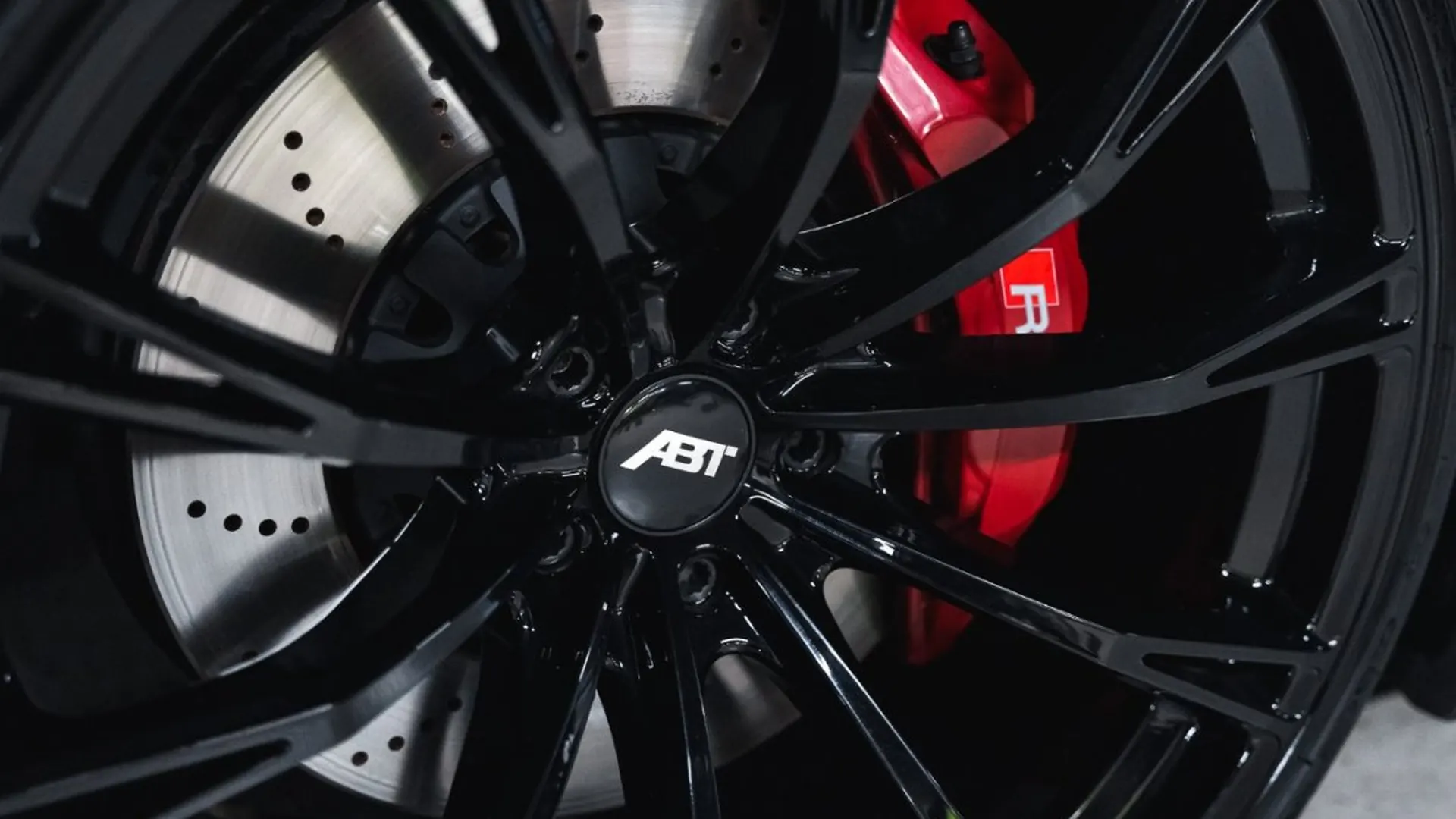 Audi RS4 — photo 11