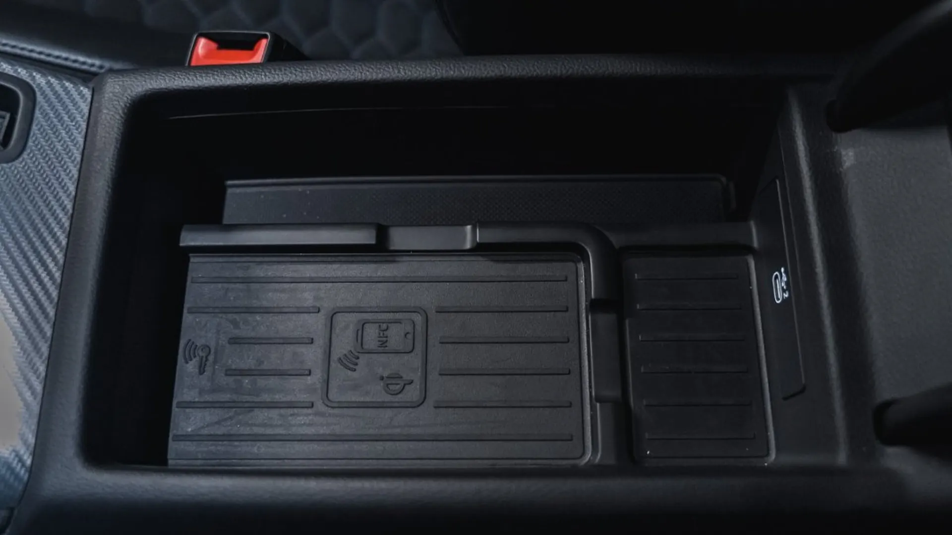 Audi RS4 — photo 42