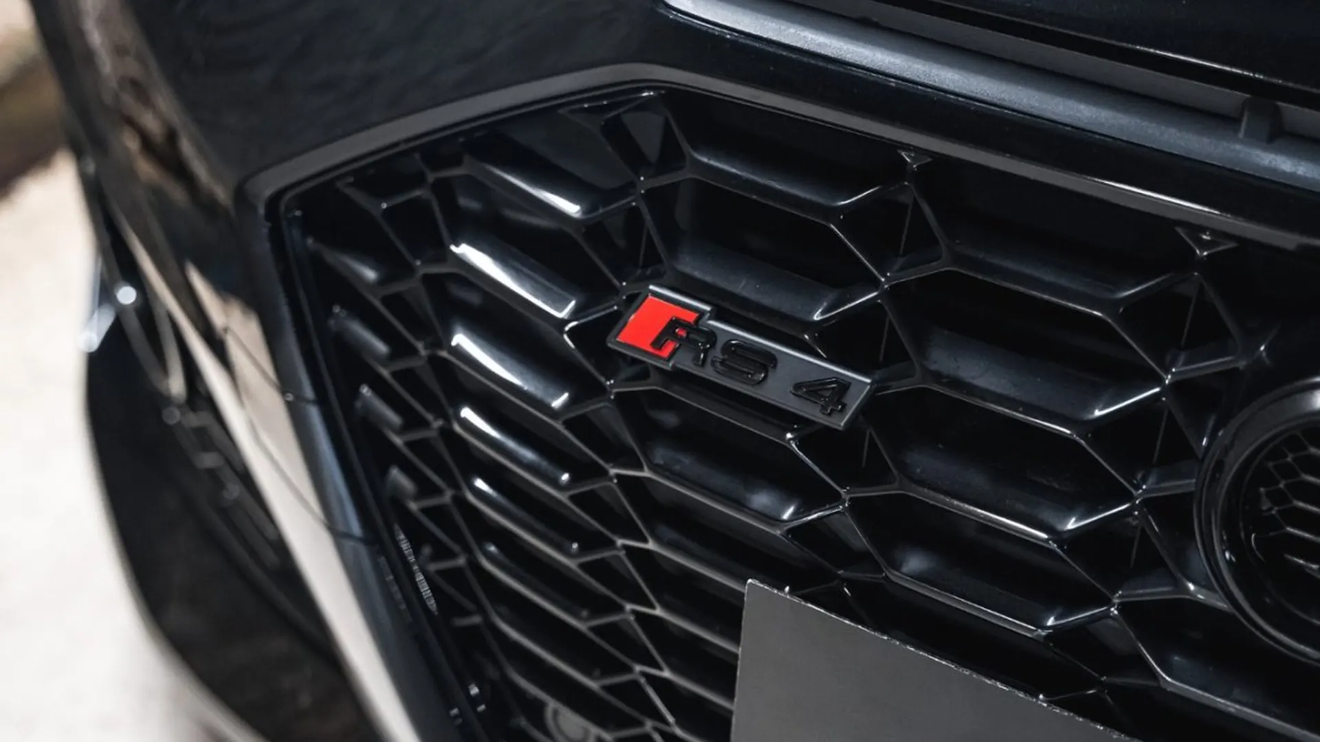 Audi RS4 — photo 7