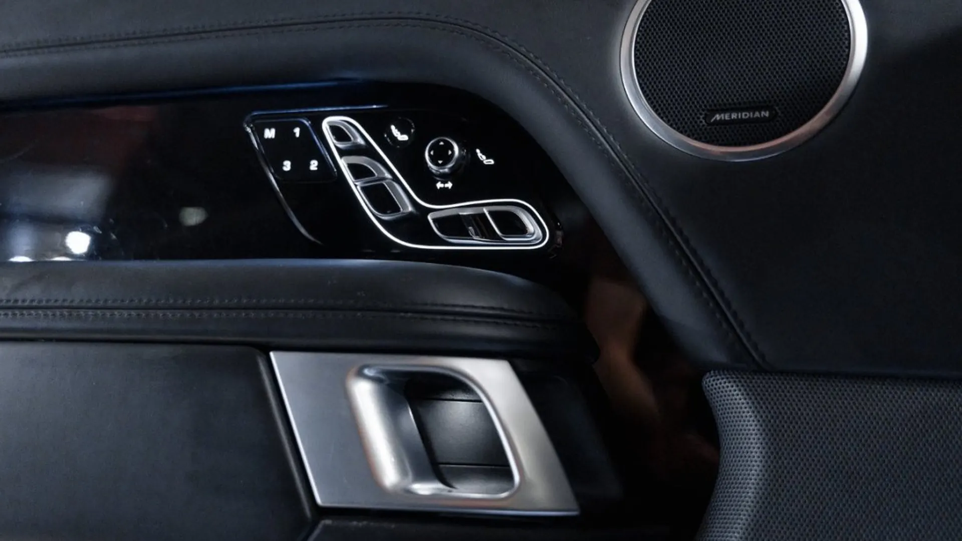 Land Rover Range Rover — photo 21