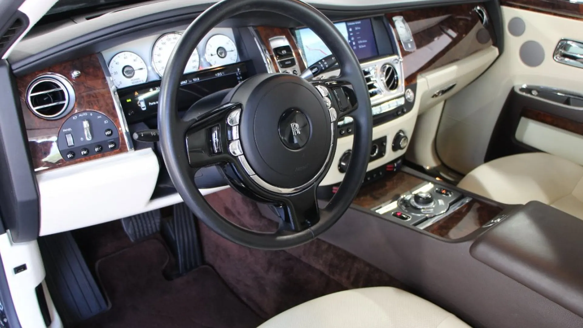 Rolls-Royce Ghost — photo 9
