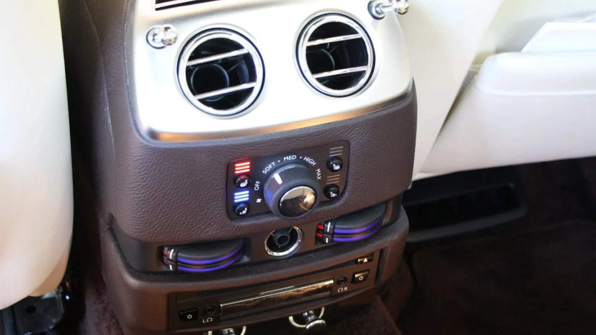 Rolls-Royce Ghost — photo 21