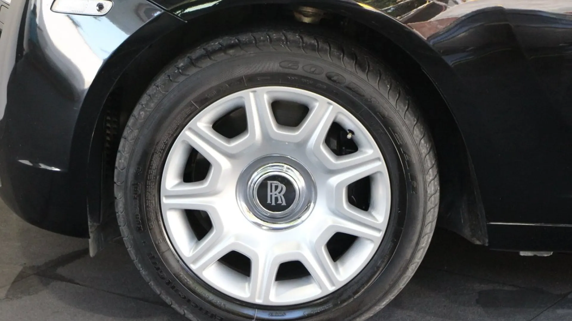 Rolls-Royce Ghost — photo 6