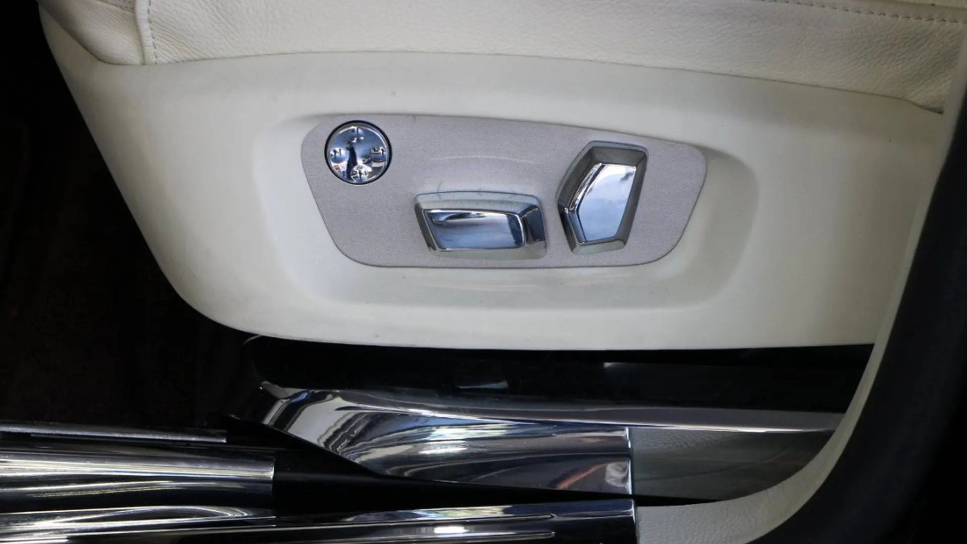 Rolls-Royce Ghost — photo 16
