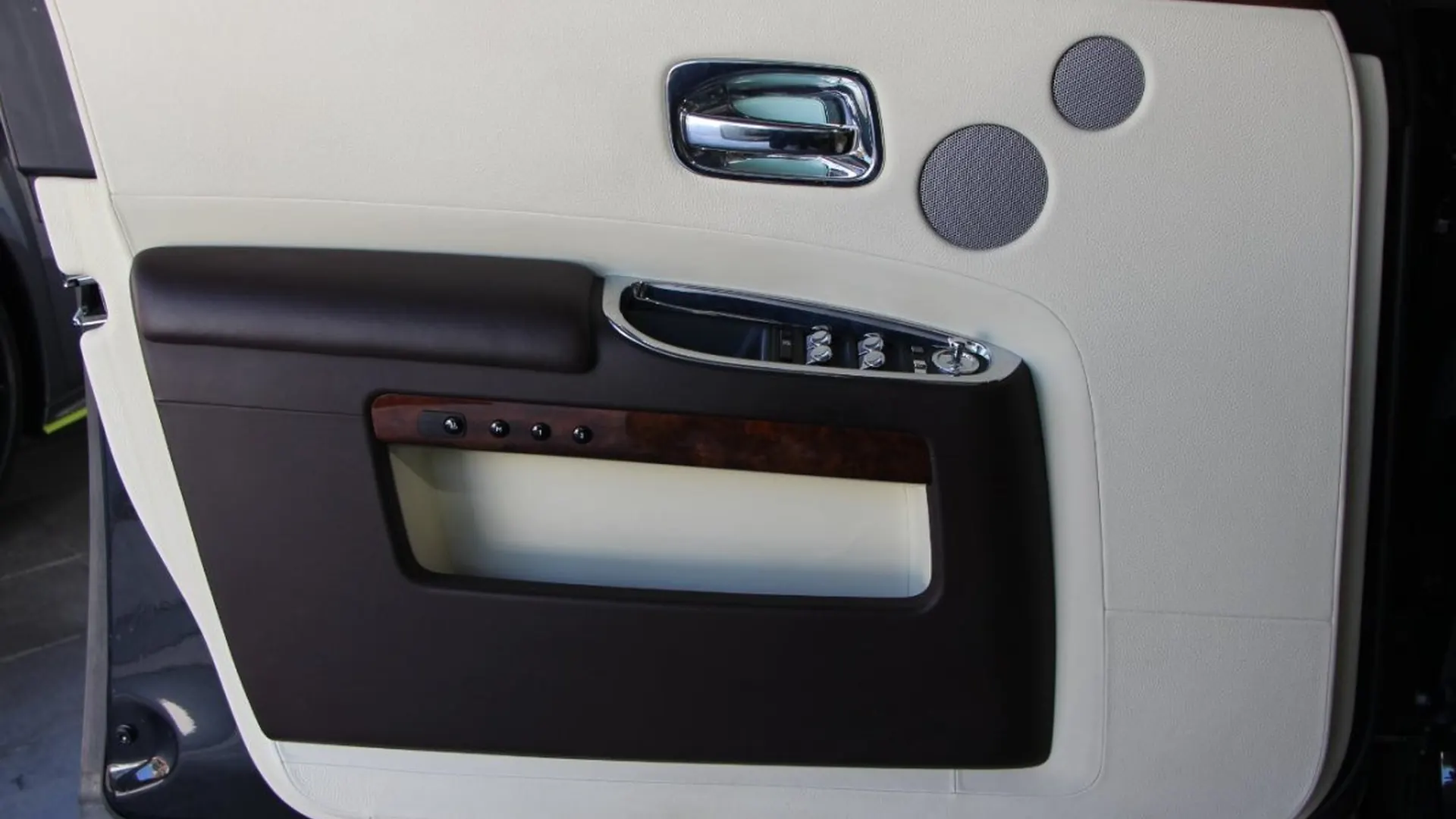 Rolls-Royce Ghost — photo 13