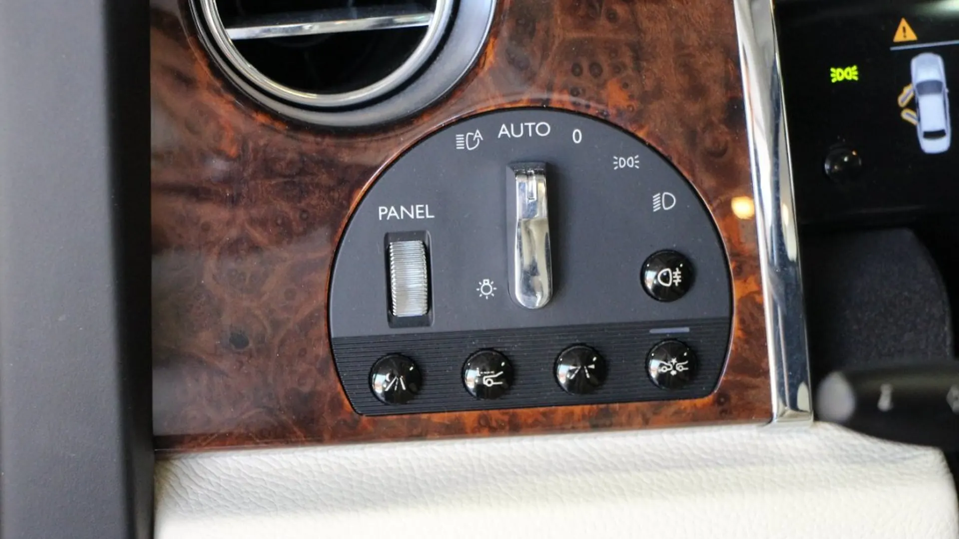 Rolls-Royce Ghost — photo 18