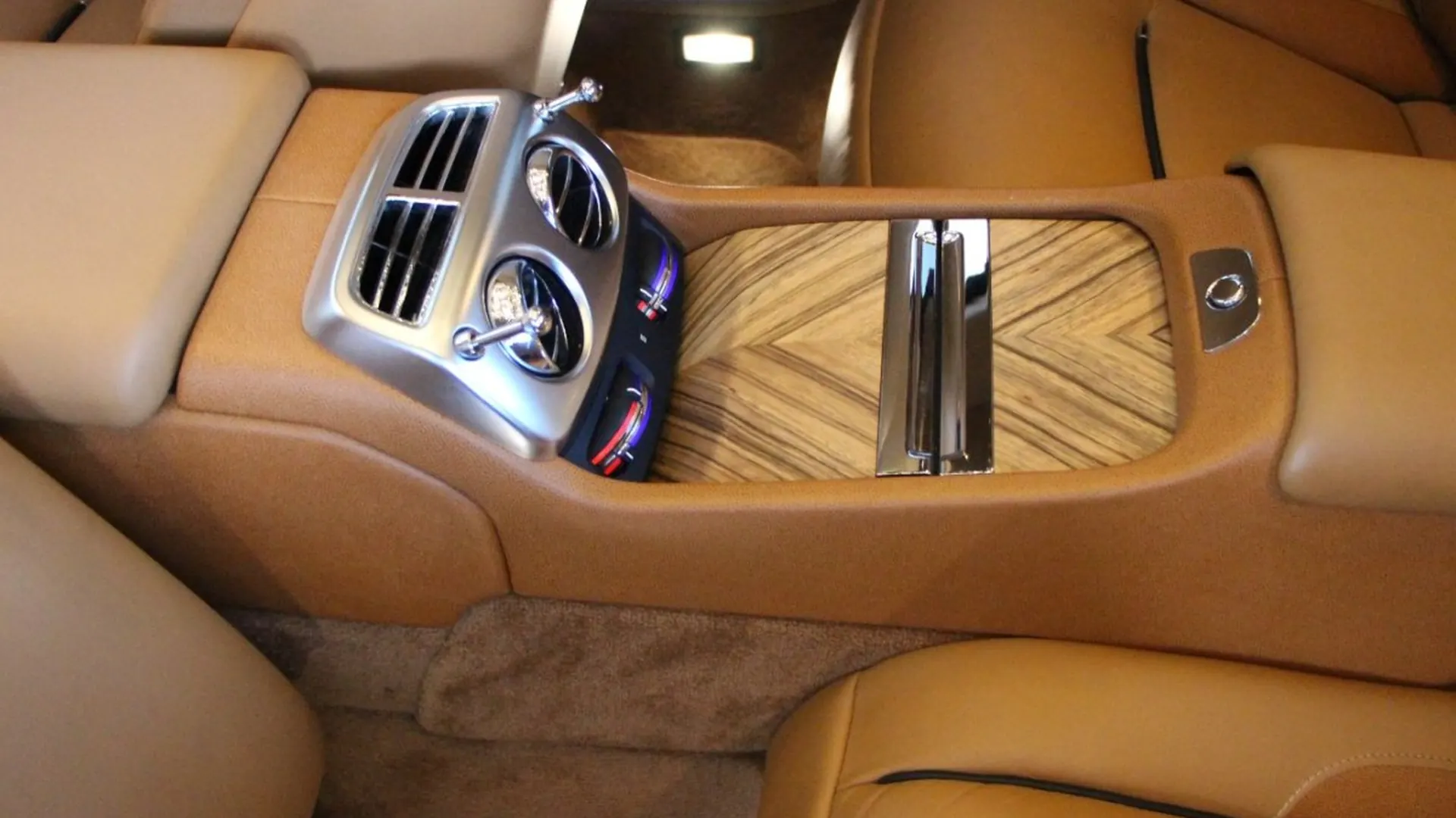 Rolls-Royce Wraith — photo 14
