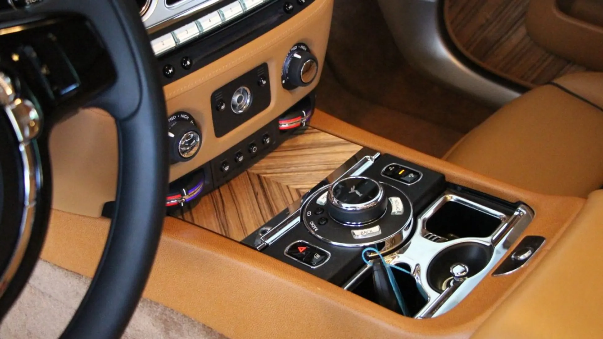 Rolls-Royce Wraith — photo 16