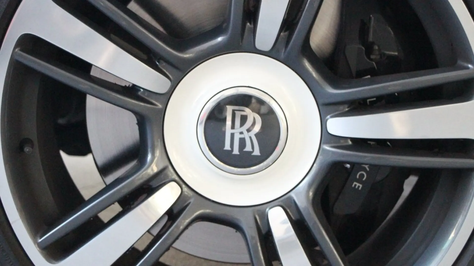 Rolls-Royce Wraith — photo 7