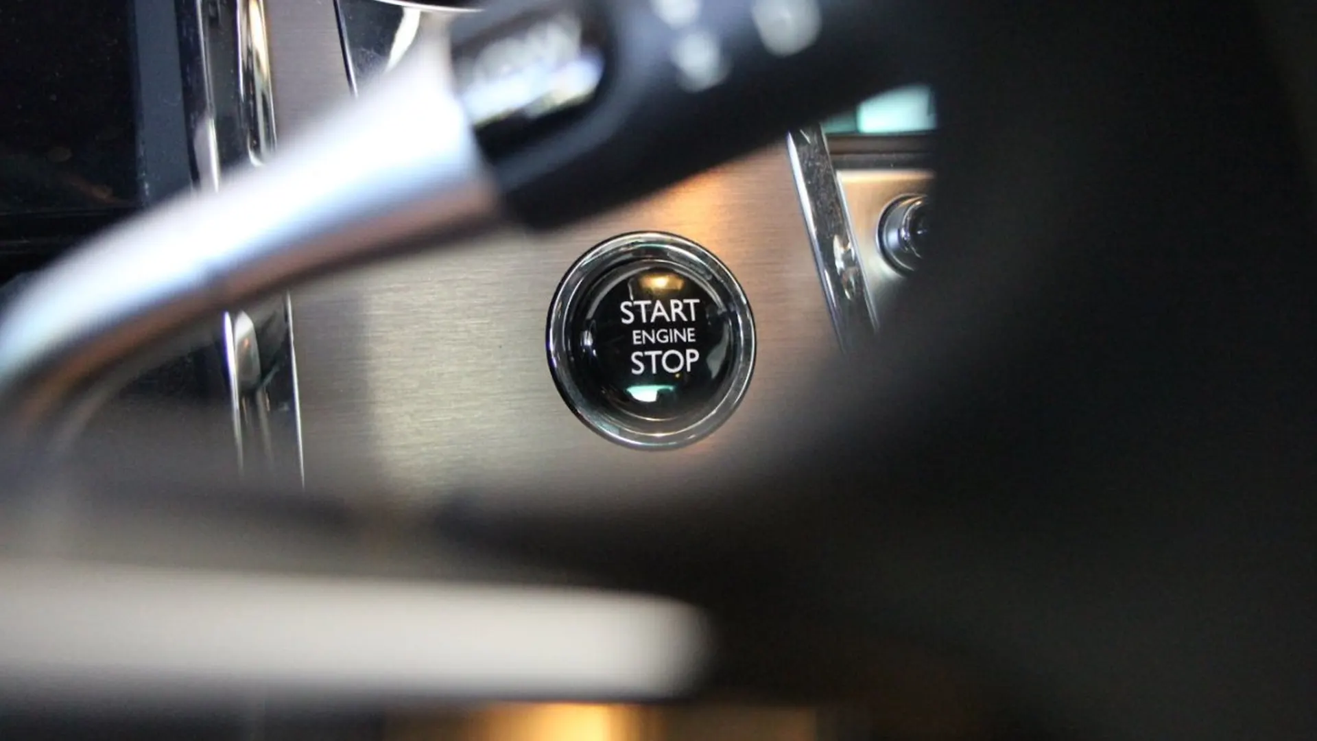 Rolls-Royce Wraith — photo 25