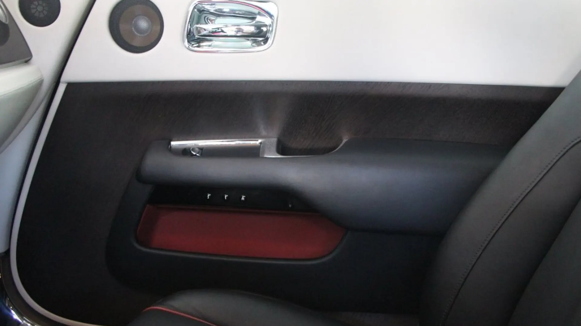 Rolls-Royce Wraith — photo 20