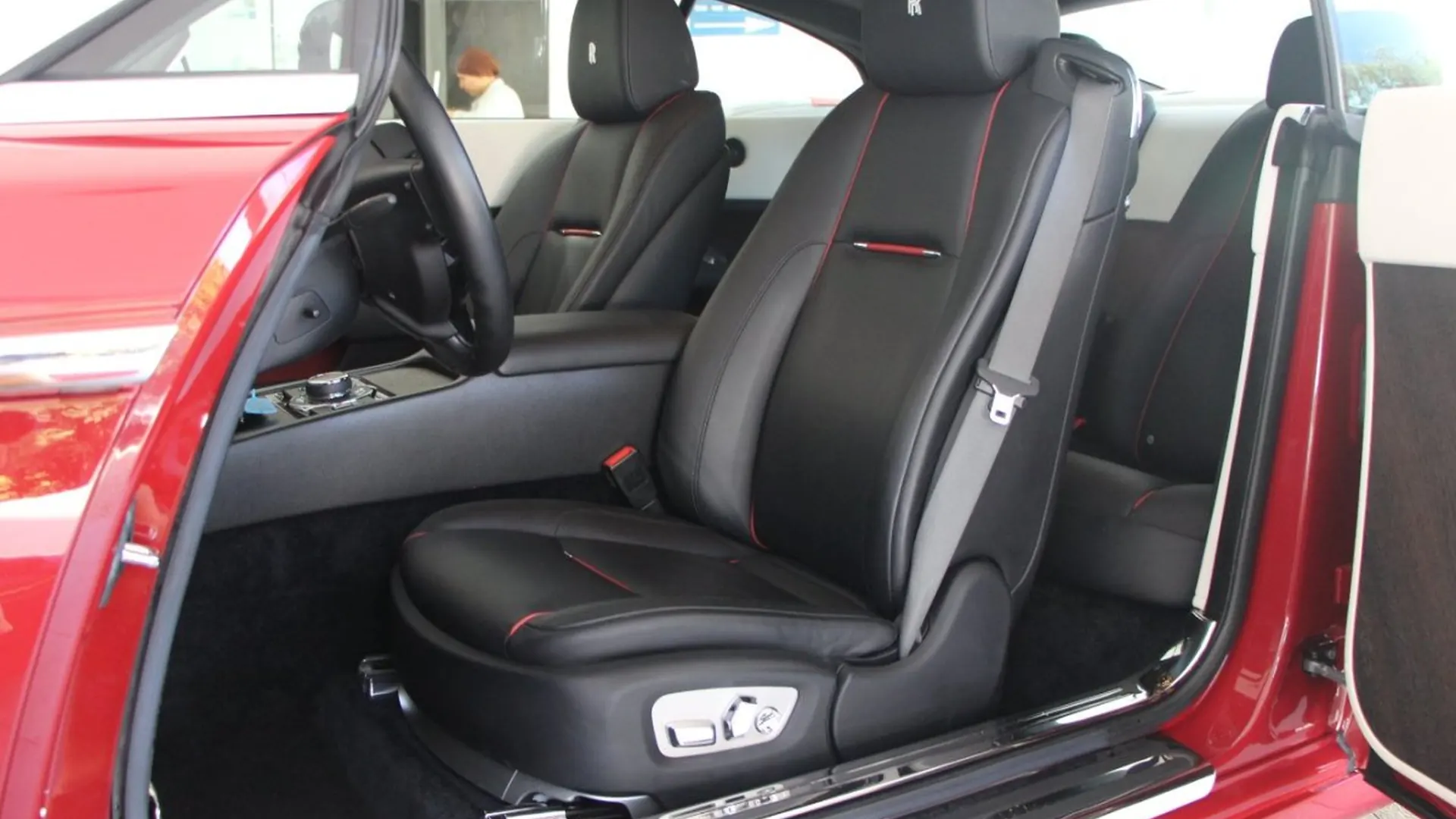 Rolls-Royce Wraith — photo 9