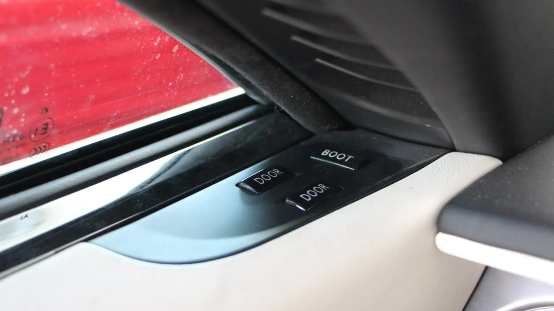 Rolls-Royce Wraith — photo 28