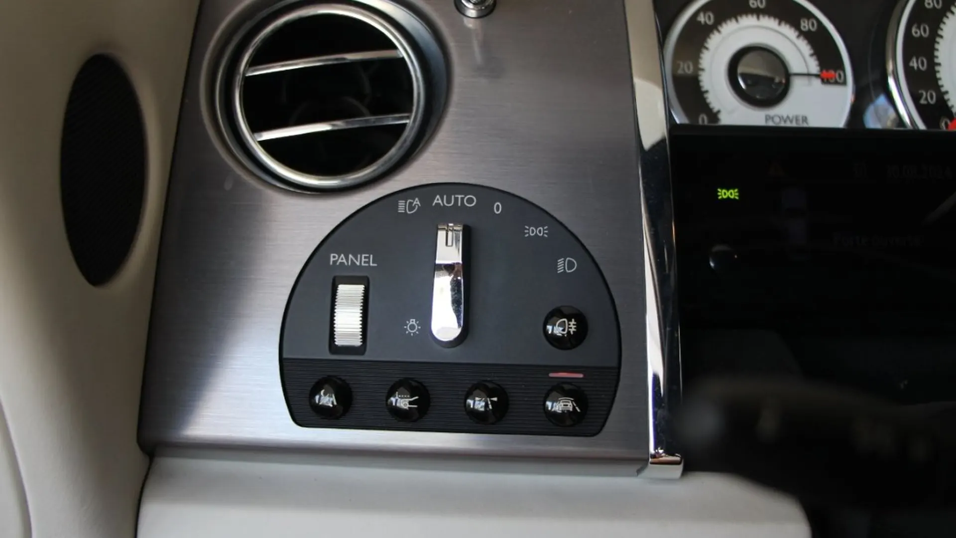 Rolls-Royce Wraith — photo 16