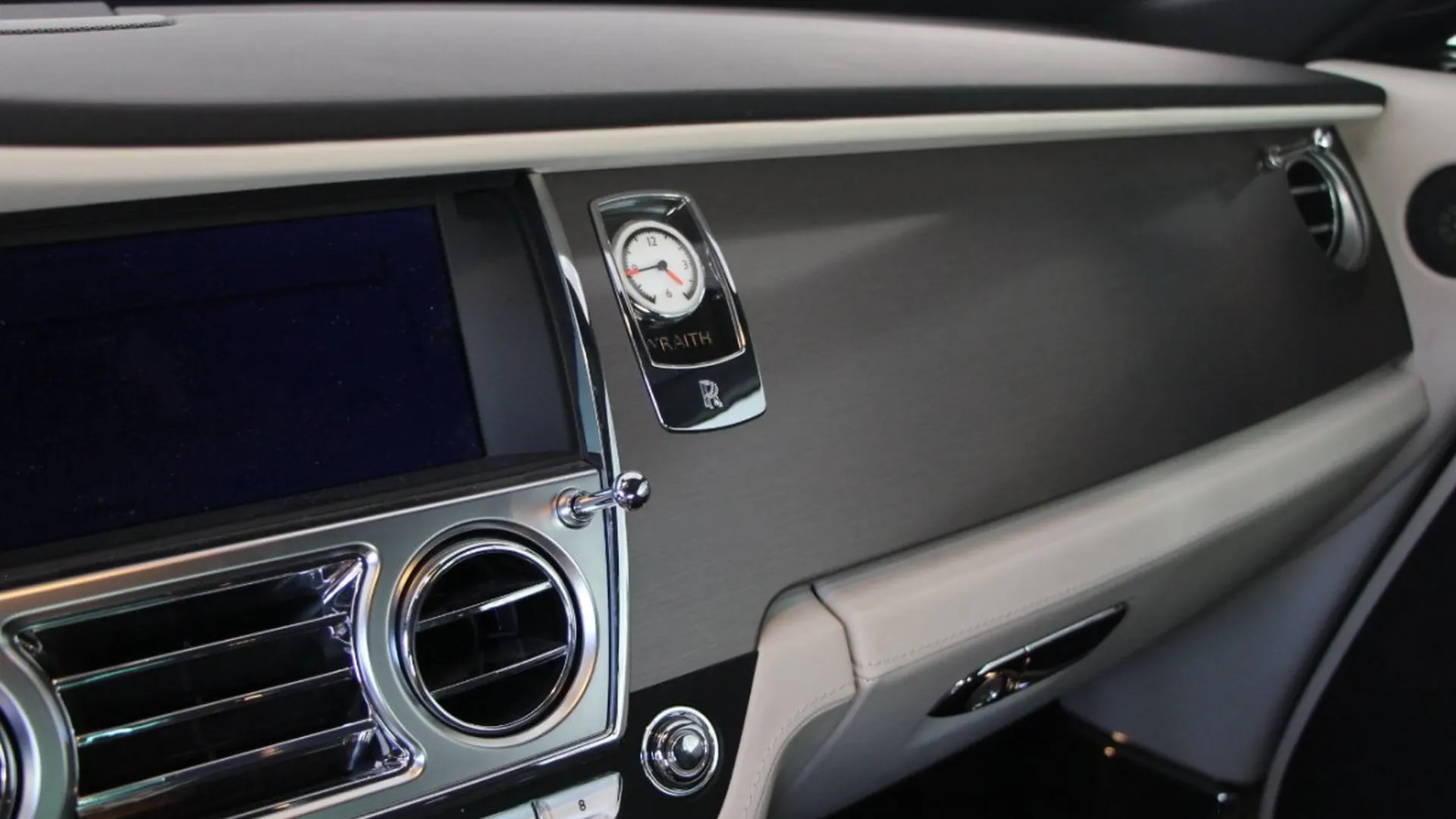 Rolls-Royce Wraith — photo 19