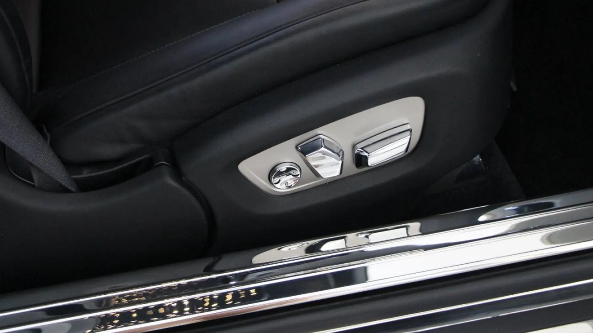 Rolls-Royce Wraith — photo 33