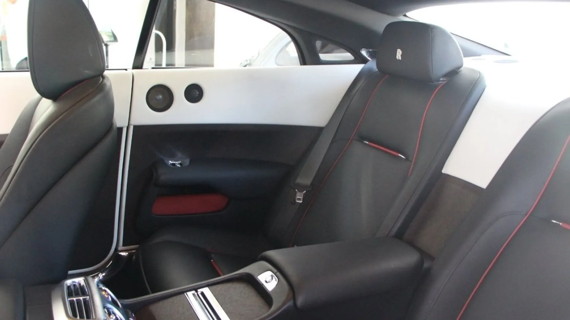 Rolls-Royce Wraith — photo 12