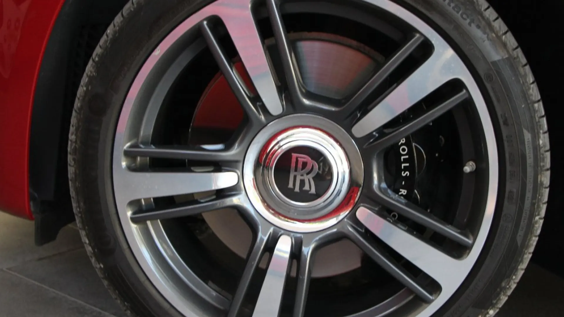 Rolls-Royce Wraith — photo 29