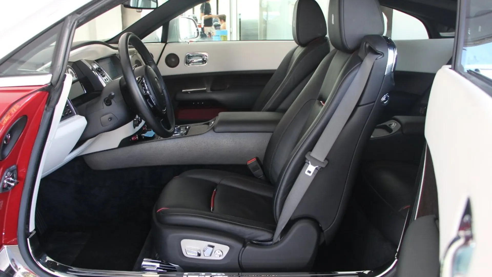 Rolls-Royce Wraith — photo 8