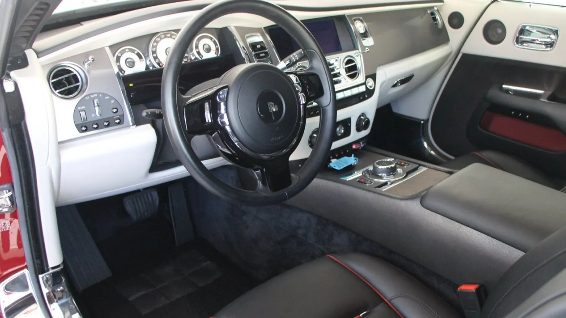 Rolls-Royce Wraith — photo 7