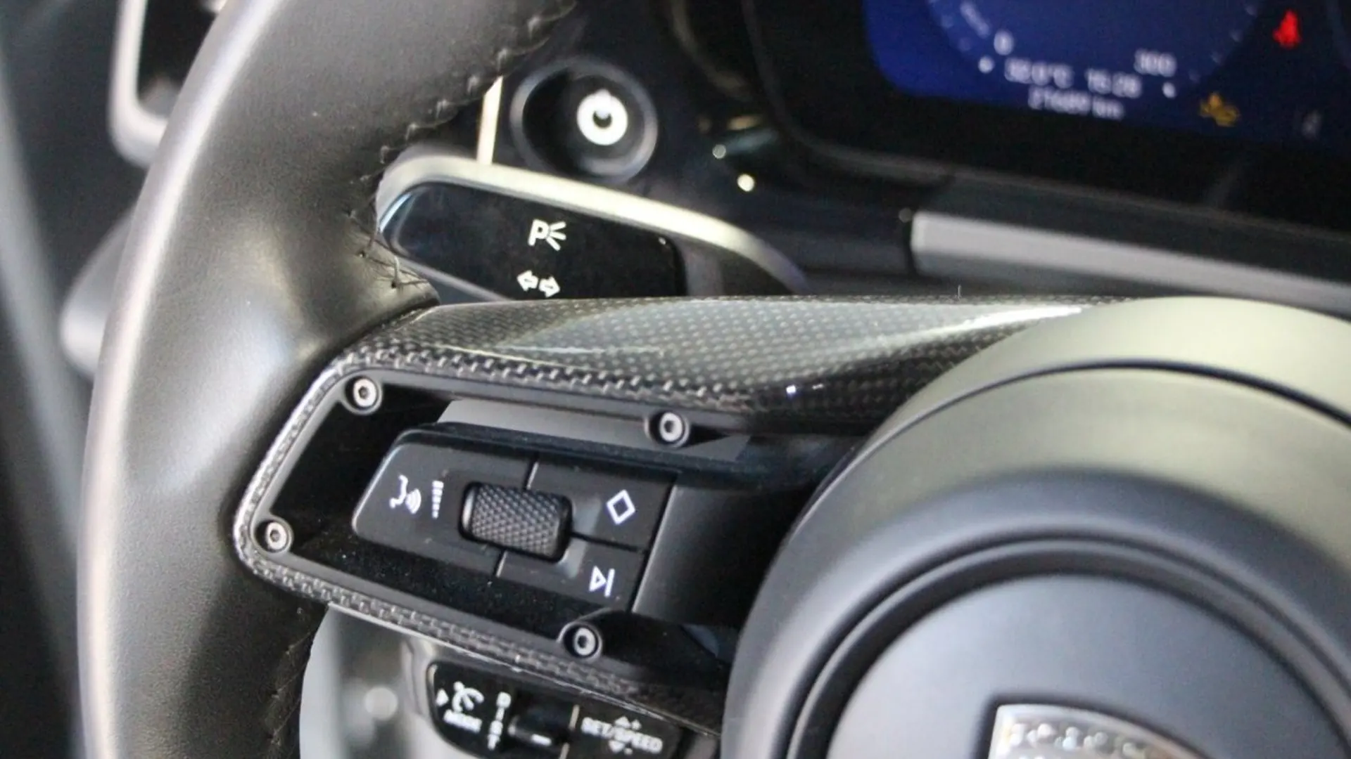 Porsche Macan — photo 18