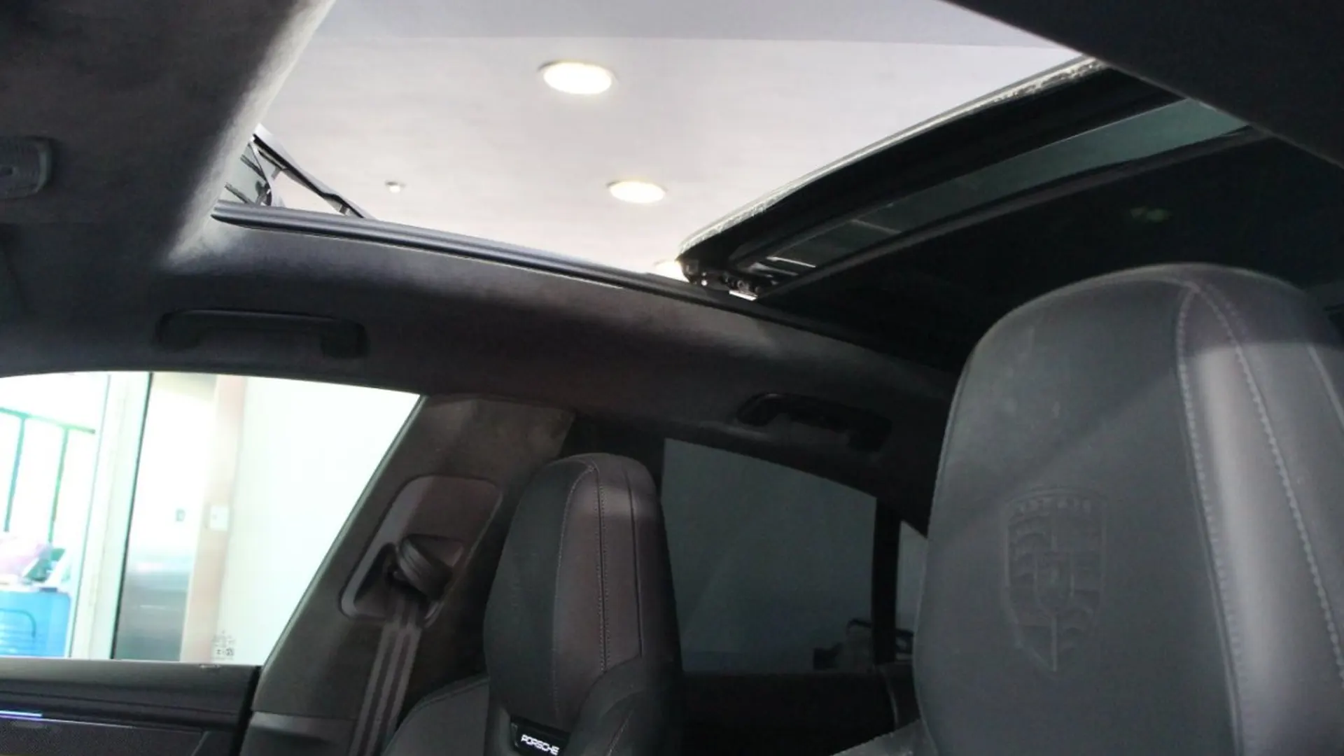 Porsche Macan — photo 21