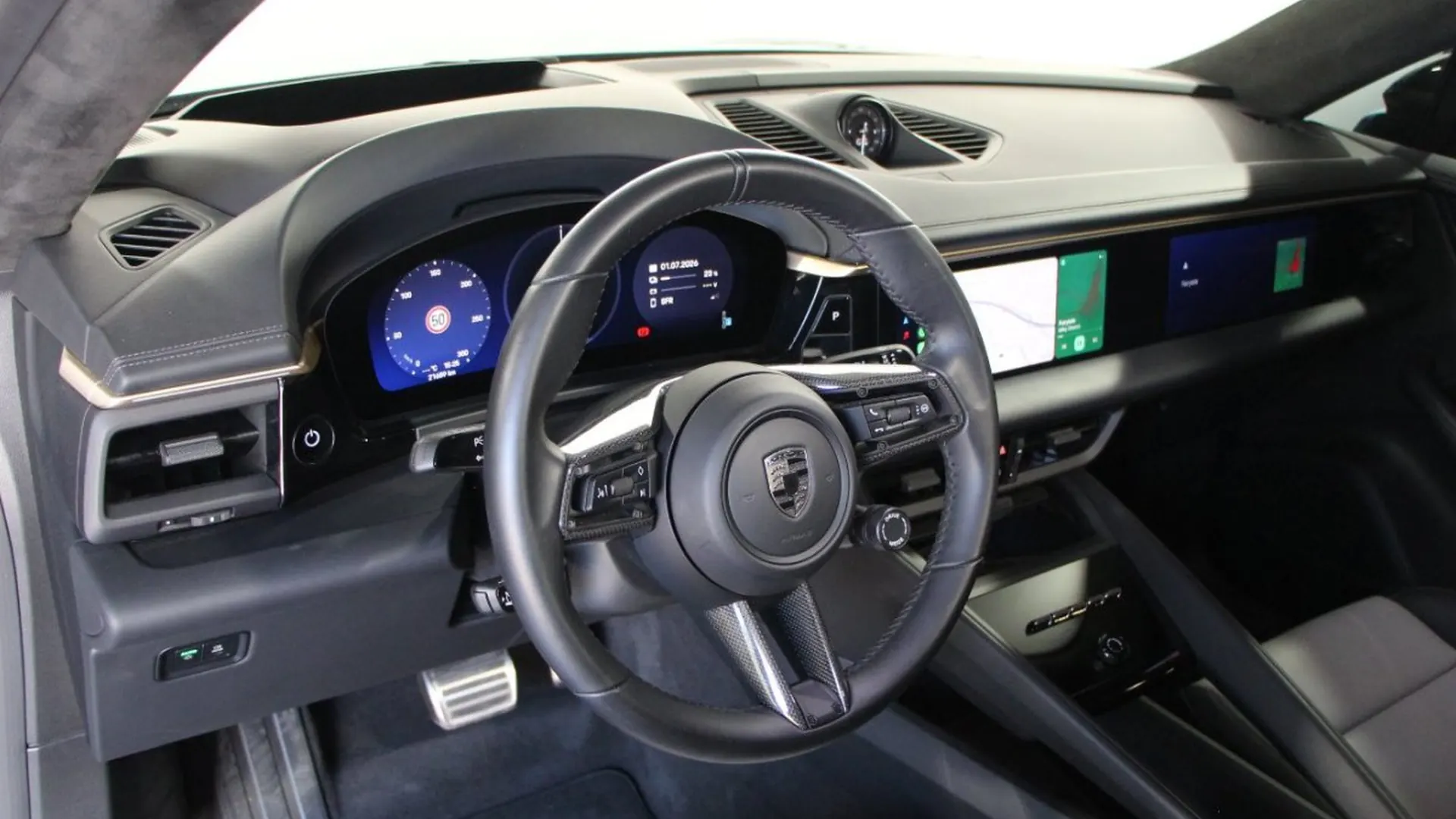 Porsche Macan — photo 7