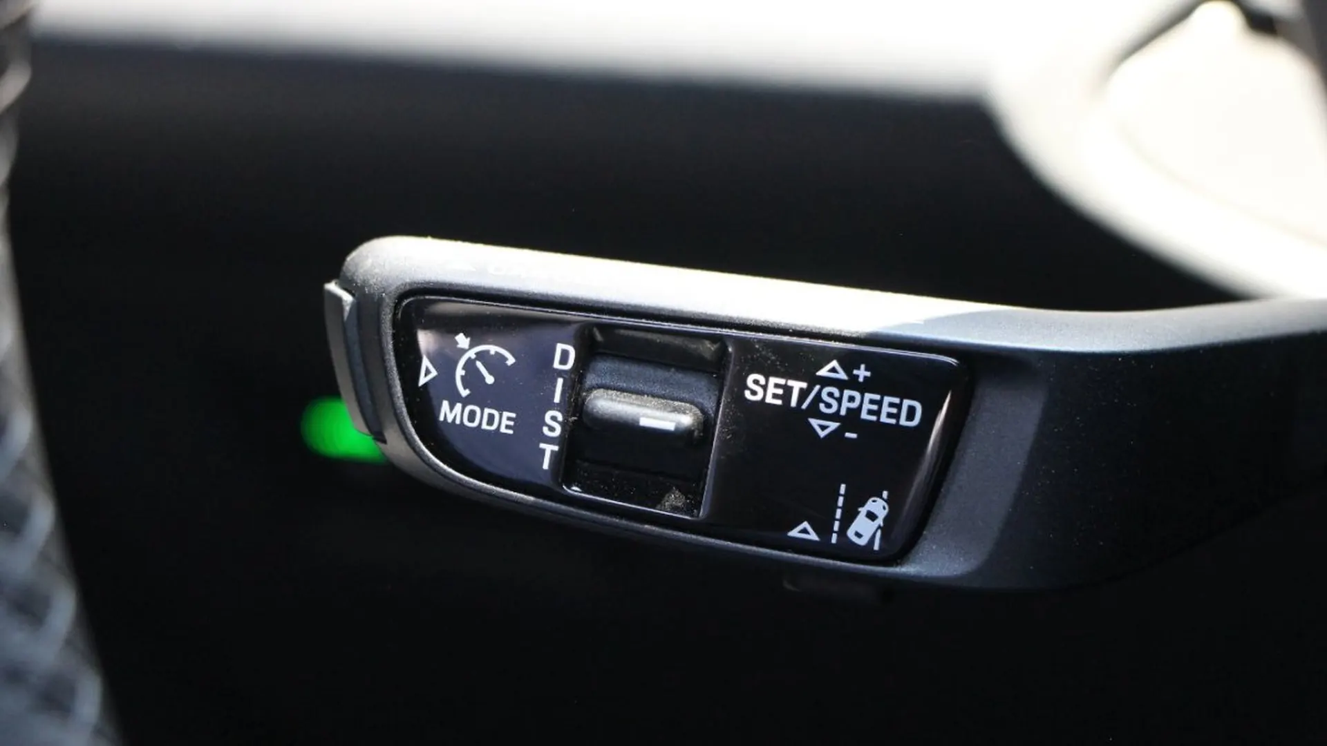 Porsche Macan — photo 27