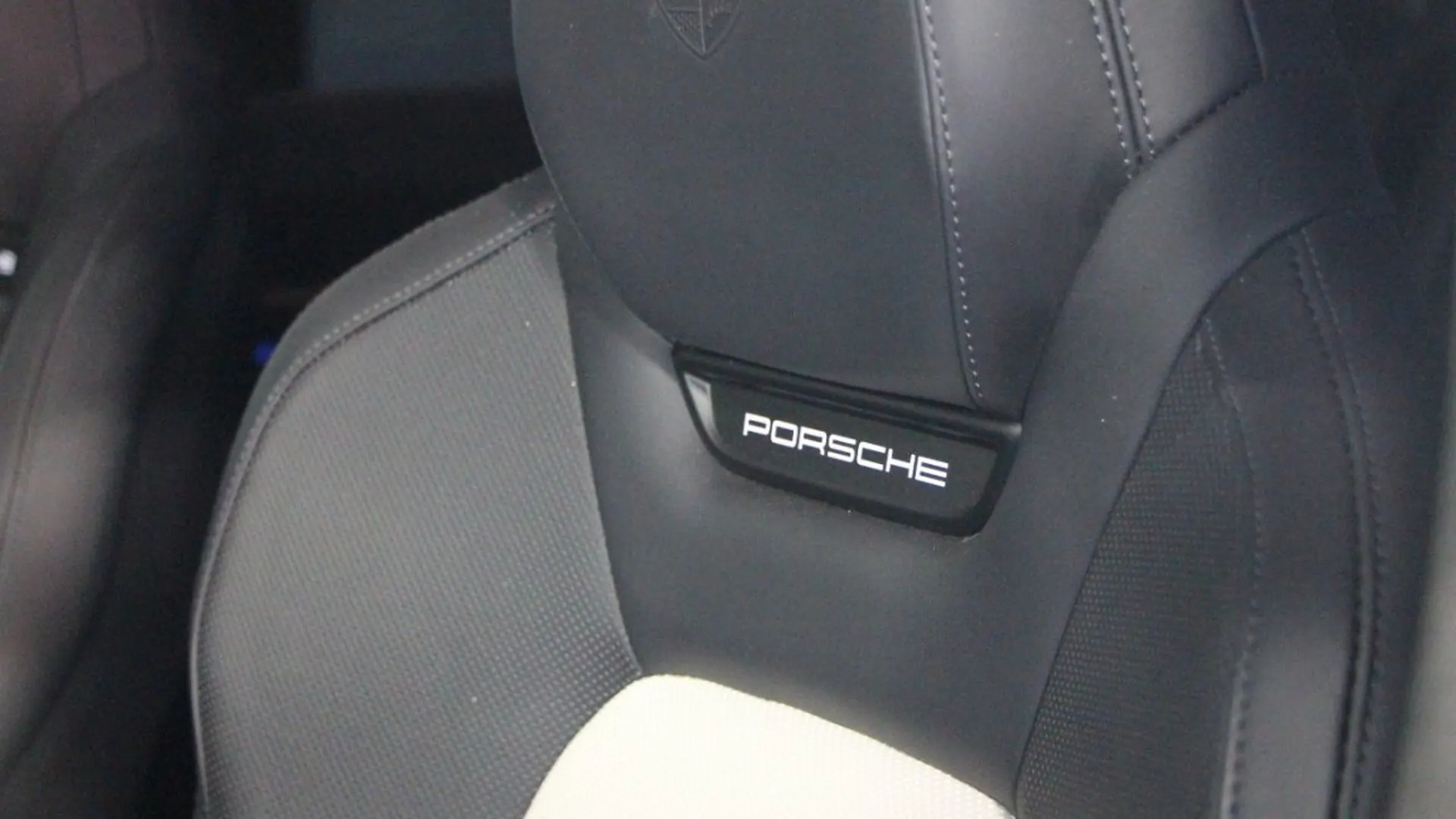 Porsche Macan — photo 12