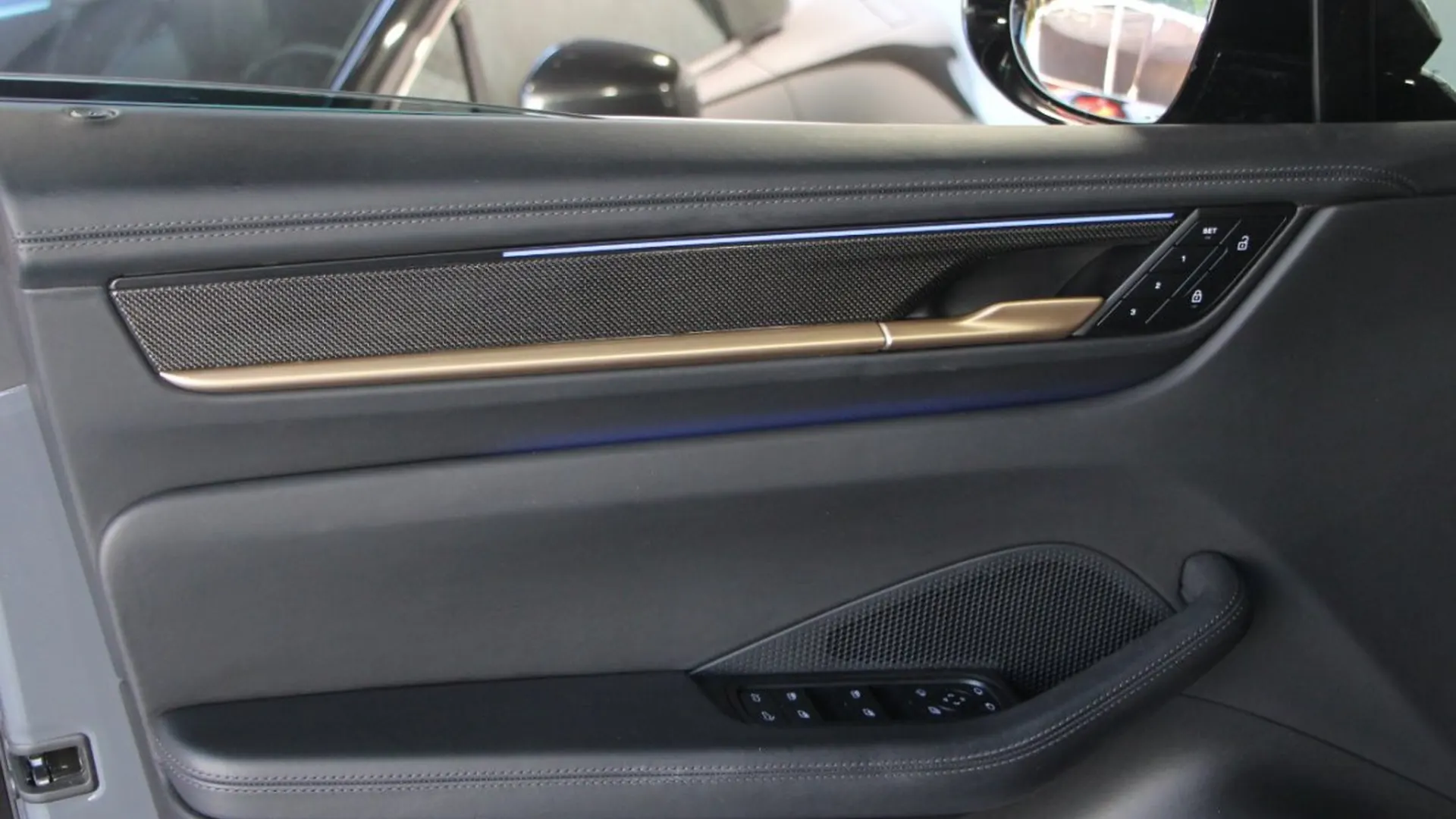 Porsche Macan — photo 9